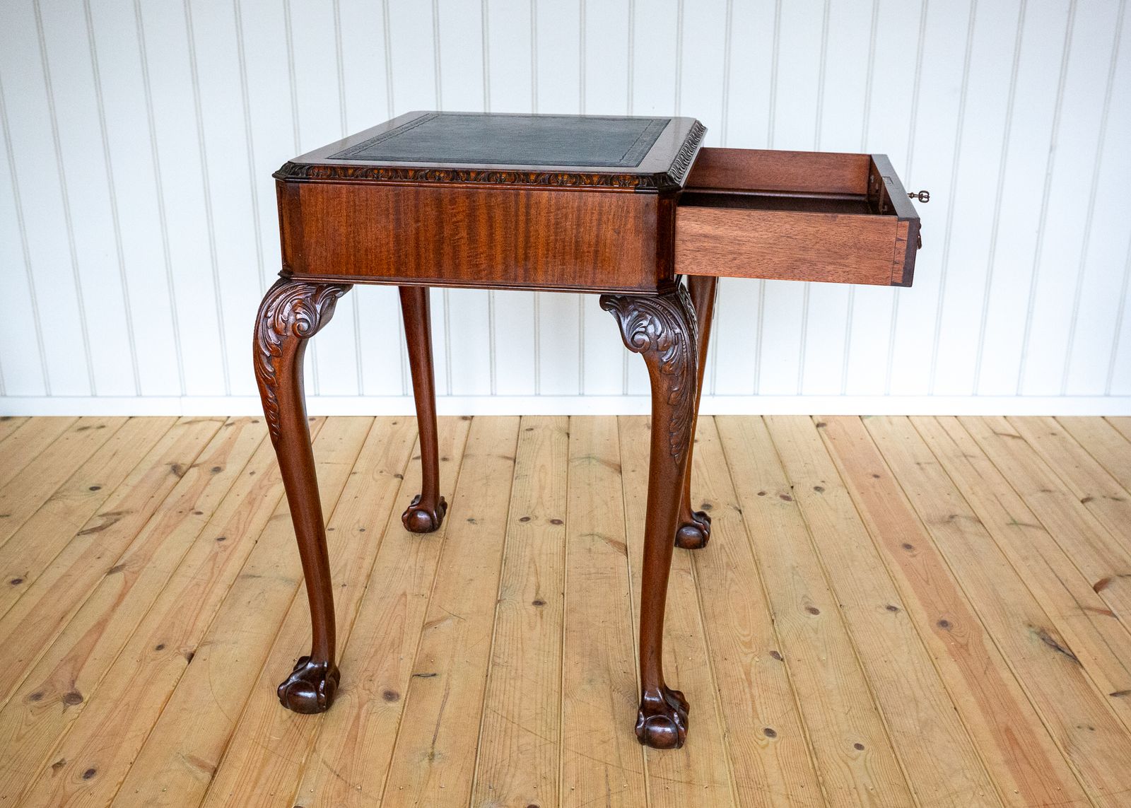 George II Chippendale Style Desk Mahogany Leather Top Antique Consol.E Side Tabl.E Locking Drawer Cabriole Ball And Claw Fine Country House photo Furniture