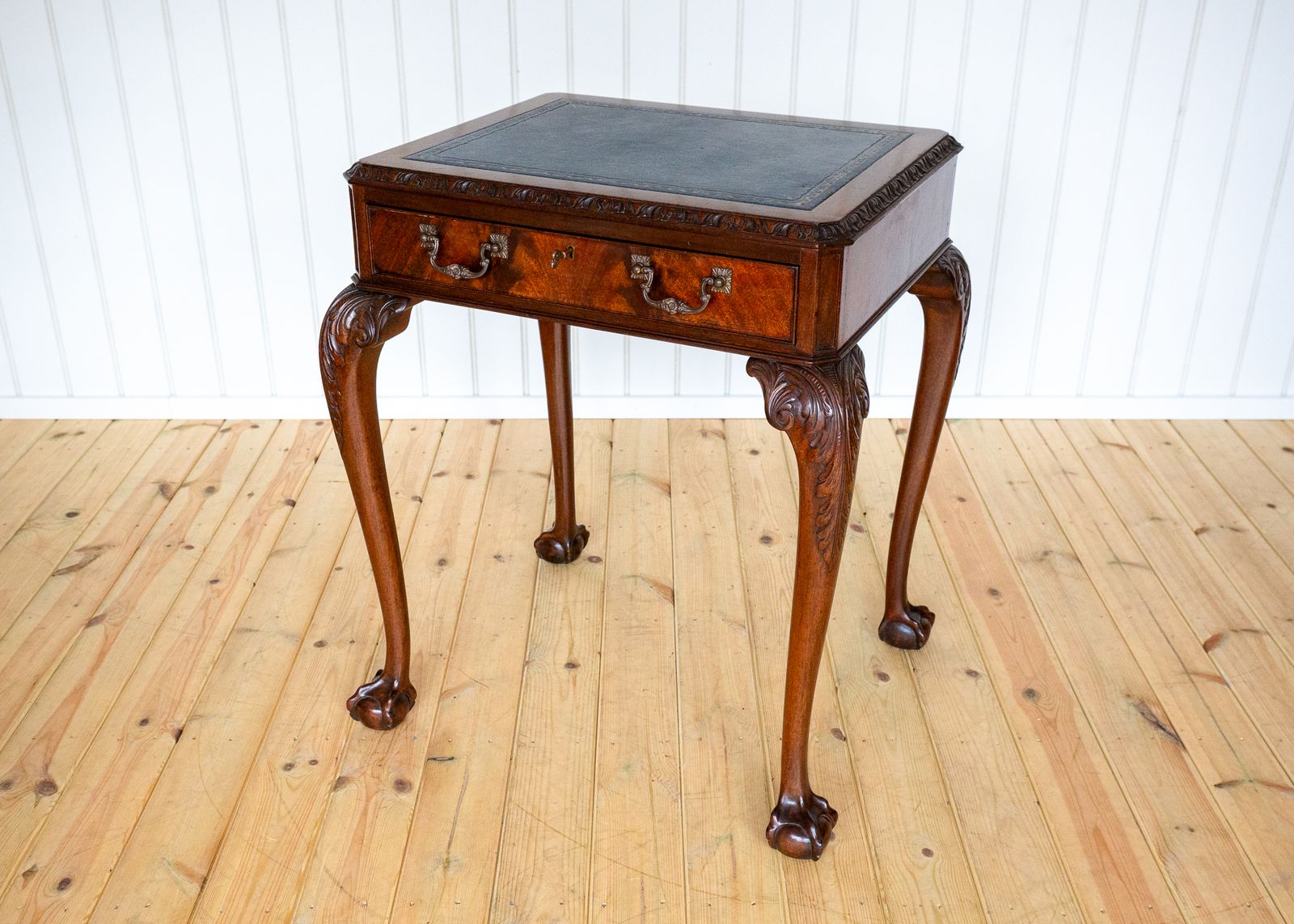 George II Chippendale Style Desk Mahogany Leather Top Antique Consol.E Side Tabl.E Locking Drawer Cabriole Ball And Claw Fine Country House photo vintage