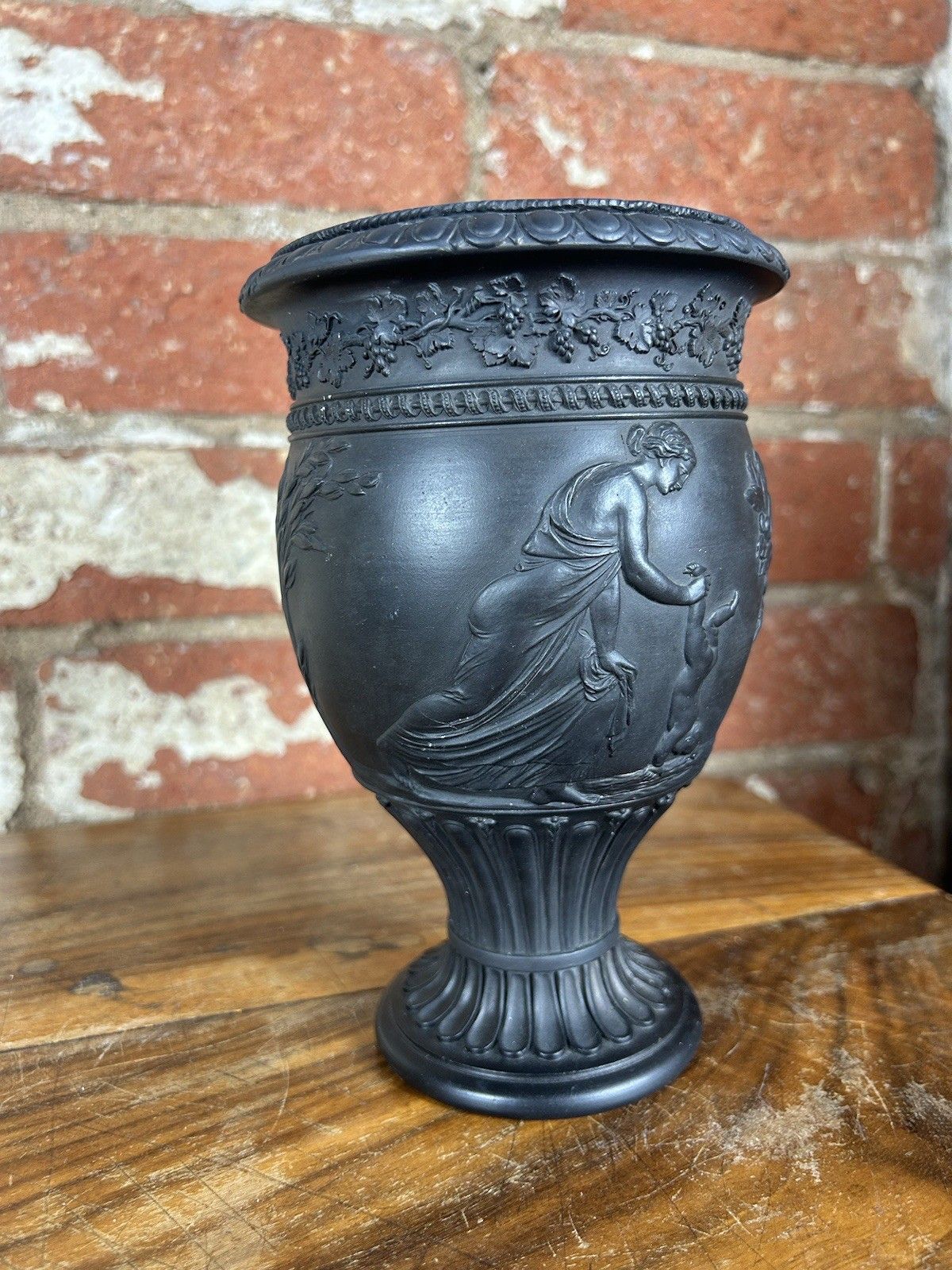 Early Black Basalt Vase, Wedgwood Style, Dipping Of Achilles, 19cm photo vinterior