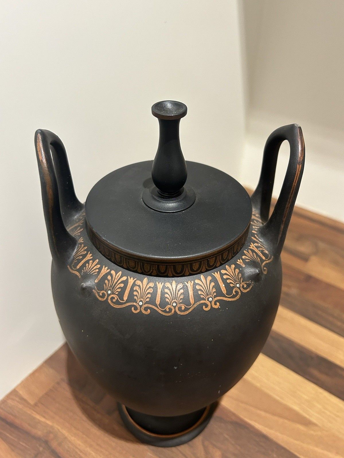 Wedgwood Encaustic Basalt Twin Handled Urn Vase C.1800, Impressed Mark photo 2950.0