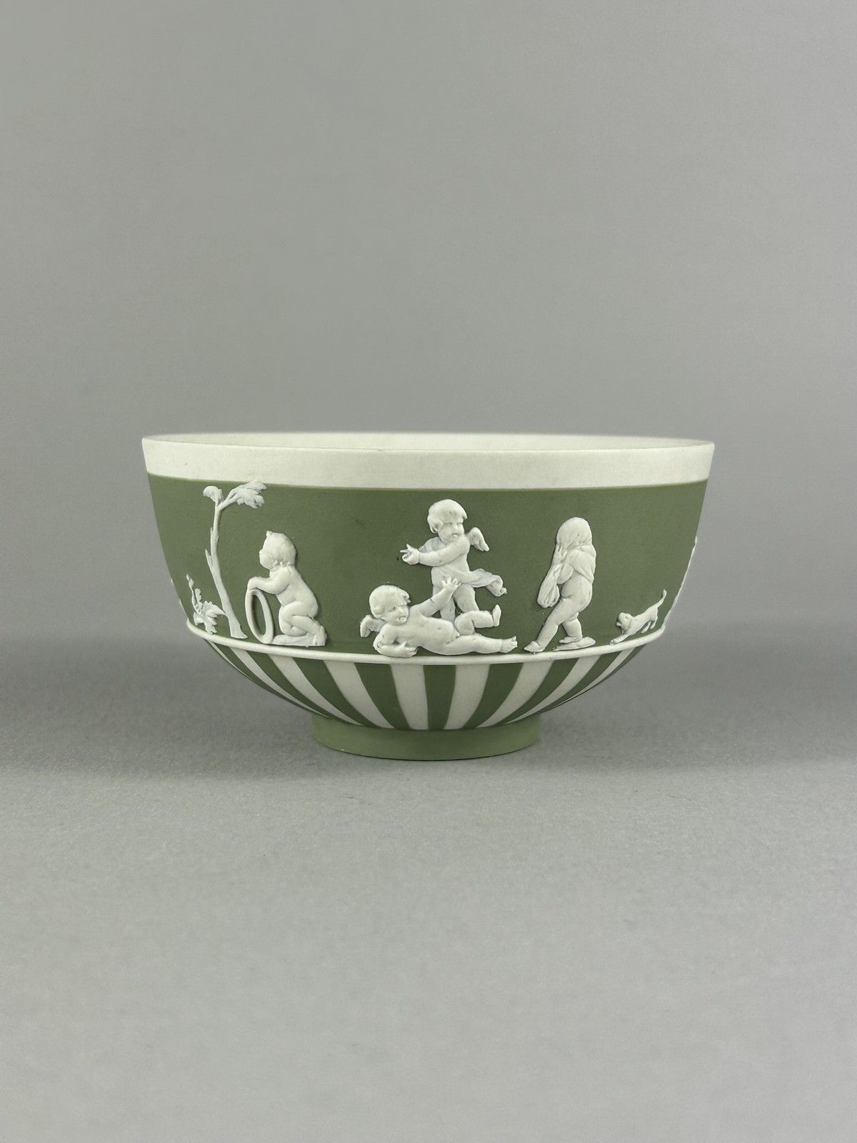 Wedgwood 1955 Green Jasperware Cherub Lion Chariot Bowl 10cm England photo for sale