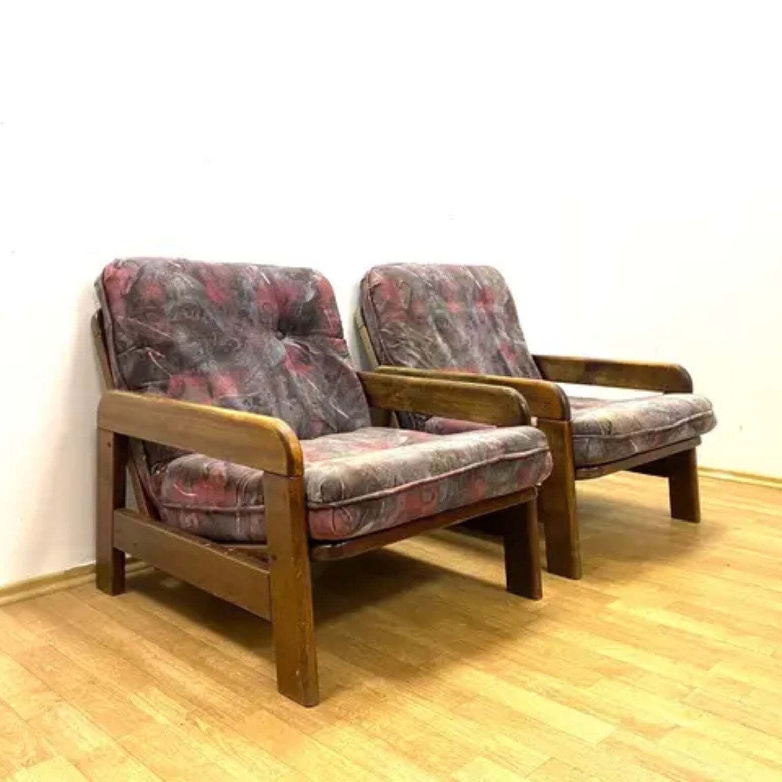 Retro fauteuils, houten frame, jaren 1970 photo vinterior
