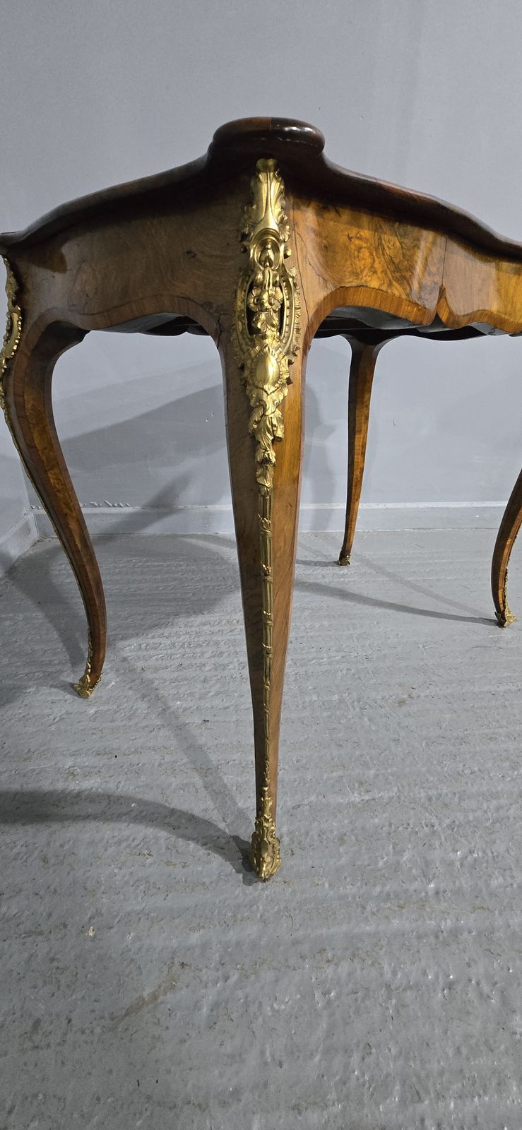 photo furniture Fine French Burr Walnut Bureau Platt Desk