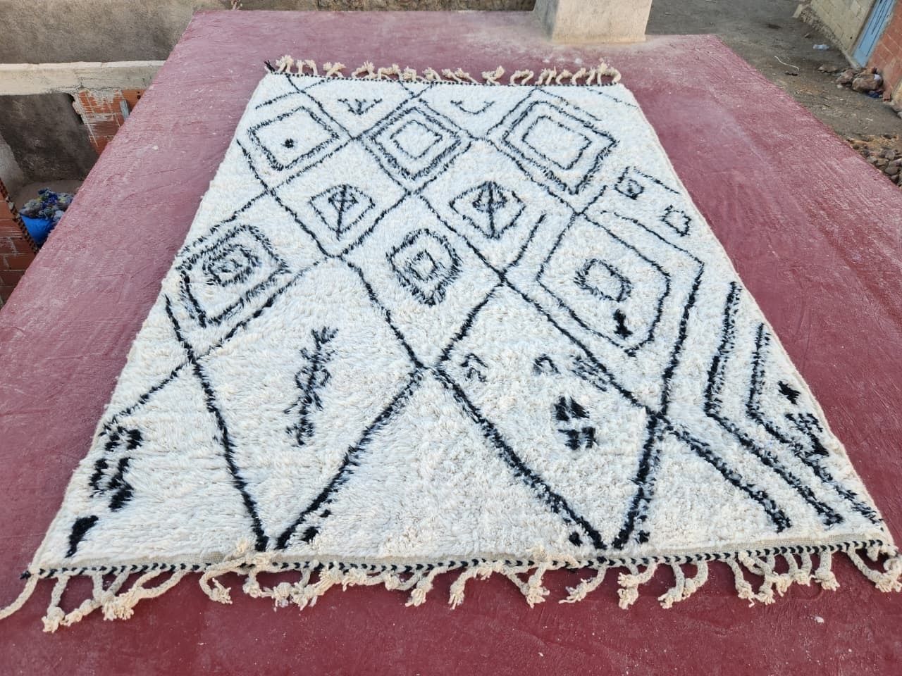 Large Black & White Beni Ourain Rug, Hand Drawn Tribal Diamond Pattern (300x200cm) photo vinterior