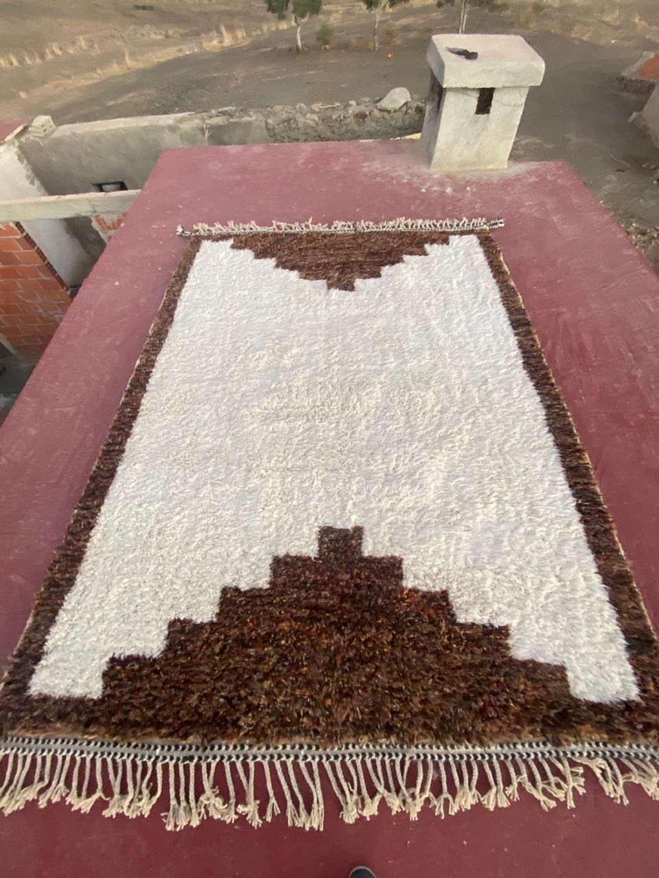 photo furniture Large Moroccan Shaggy Rug, Brown & Cream Chevron Pattern, High Pile Wool (300x200cm)