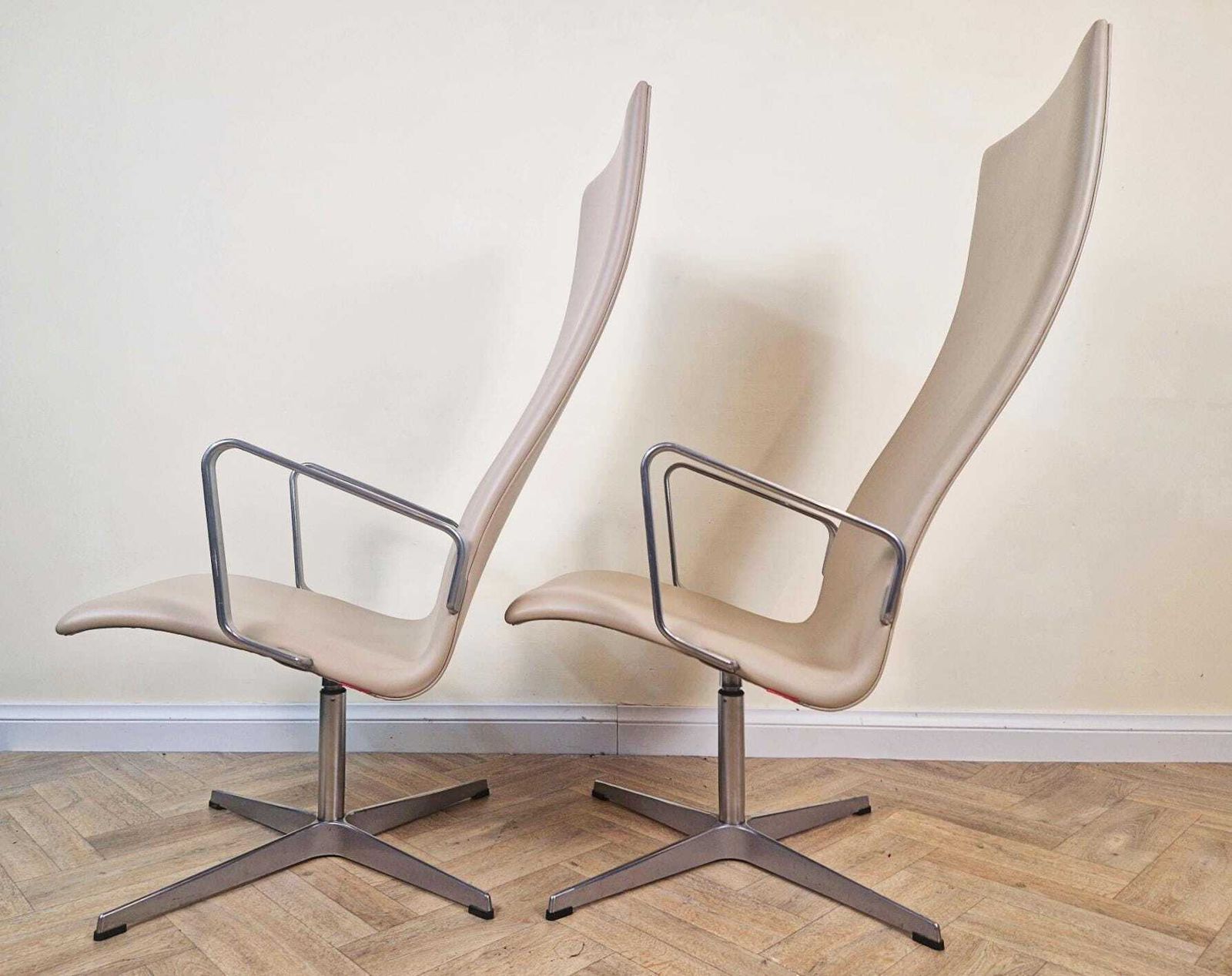 2 X Arne Jacobsen For Fritz Hansen Oxford Mid Century Danish Design Highback Swivel Chairs photo Furniture