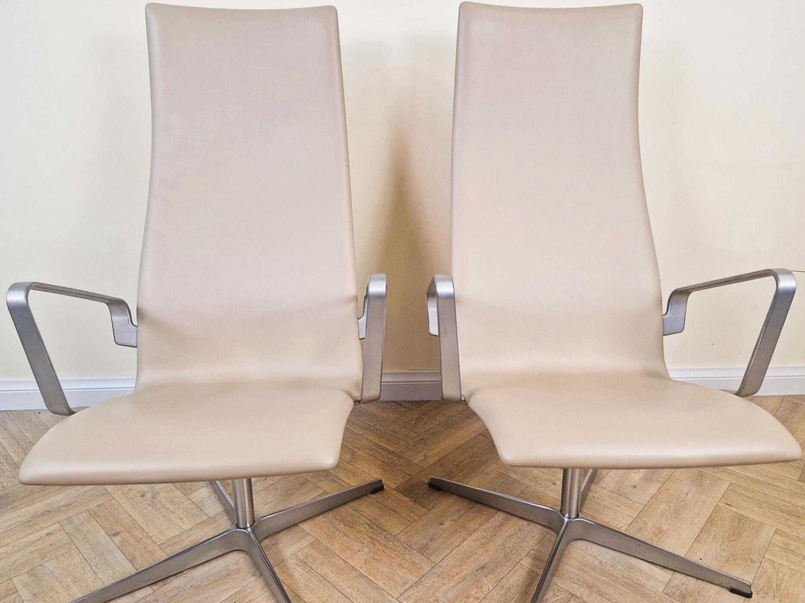 2 X Arne Jacobsen For Fritz Hansen Oxford Mid Century Danish Design Highback Swivel Chairs photo 1495.0