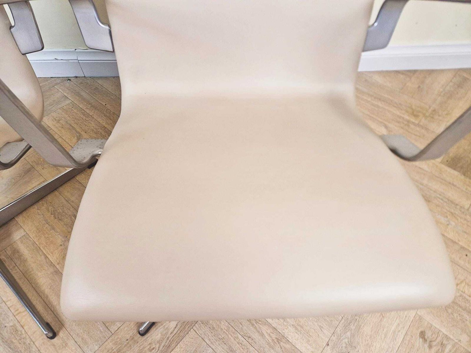 2 X Arne Jacobsen For Fritz Hansen Oxford Mid Century Danish Design Highback Swivel Chairs photo vintage