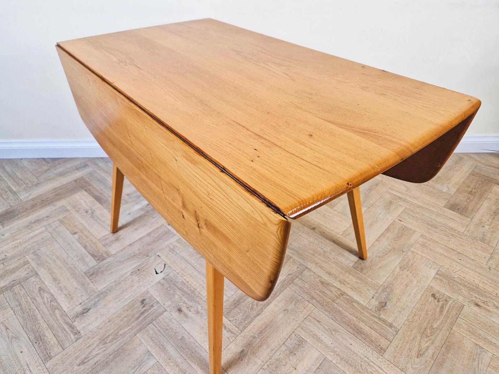 photo furniture Ercol Windsor Mid Century Solid Elm Danish Design Drop Leaf Table & Chair Set