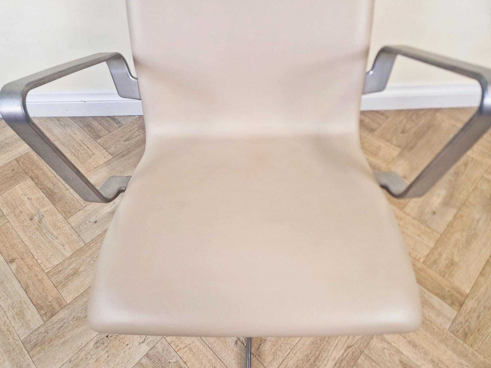 Arne Jacobsen For Fritz Hansen Oxford Mid Century Danish Design Highback Swivel Chair photo furniture
