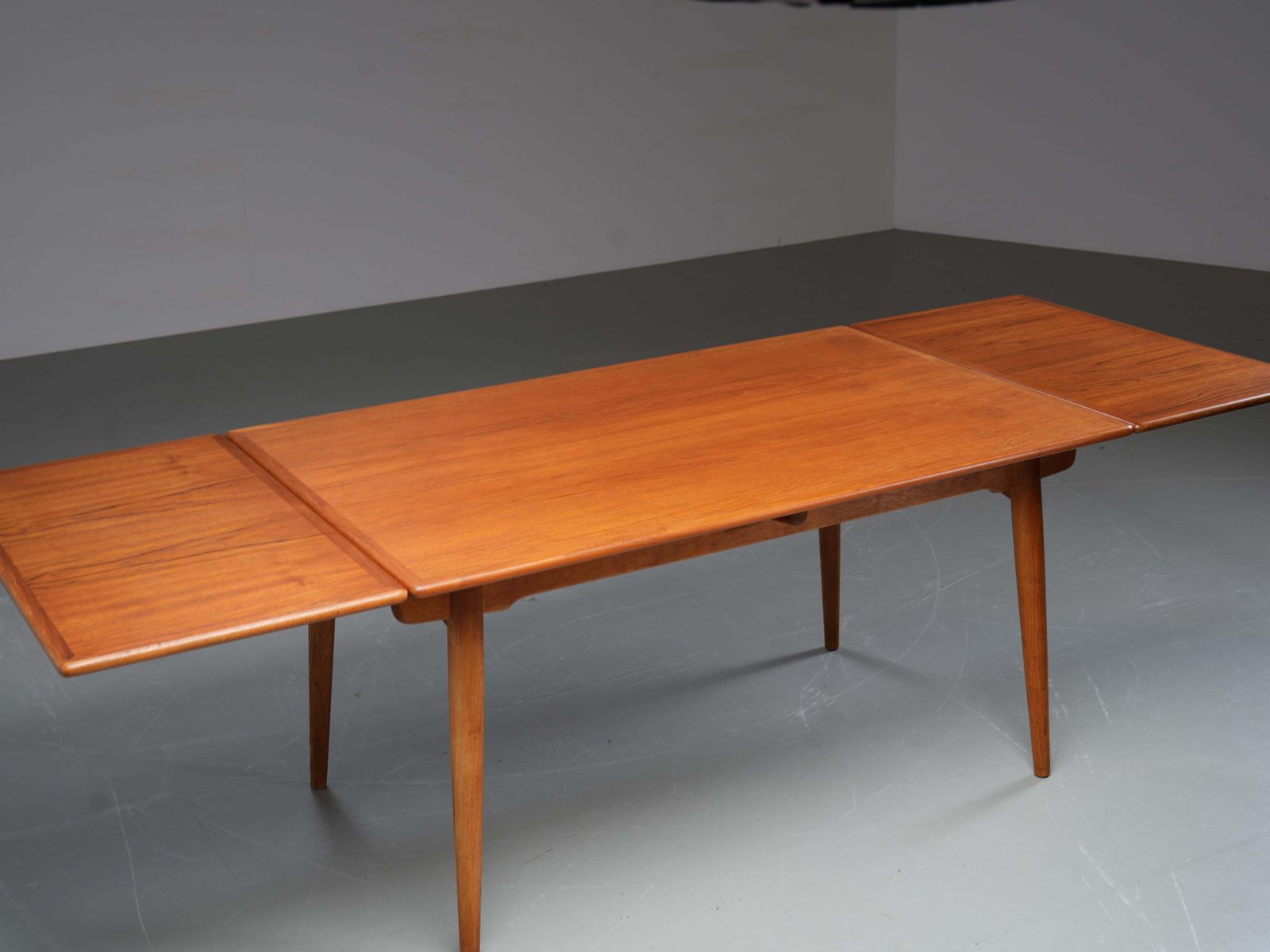 Hans Wegner Teak En Eiken Eettafel 312 Voor Andreas Tuck, Denemarken, Jaren 1960 photo vintage