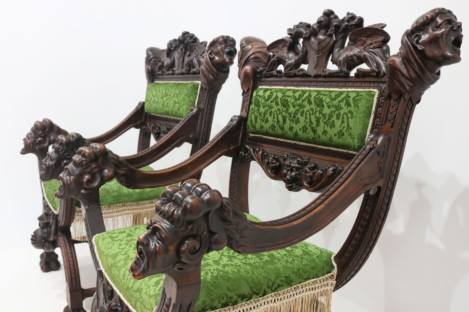 Zeldzaam Paar Gothic Revival Fauteuils Door Victor Aimone, 19e Eeuw – Monniken En Leeuwen photo buy