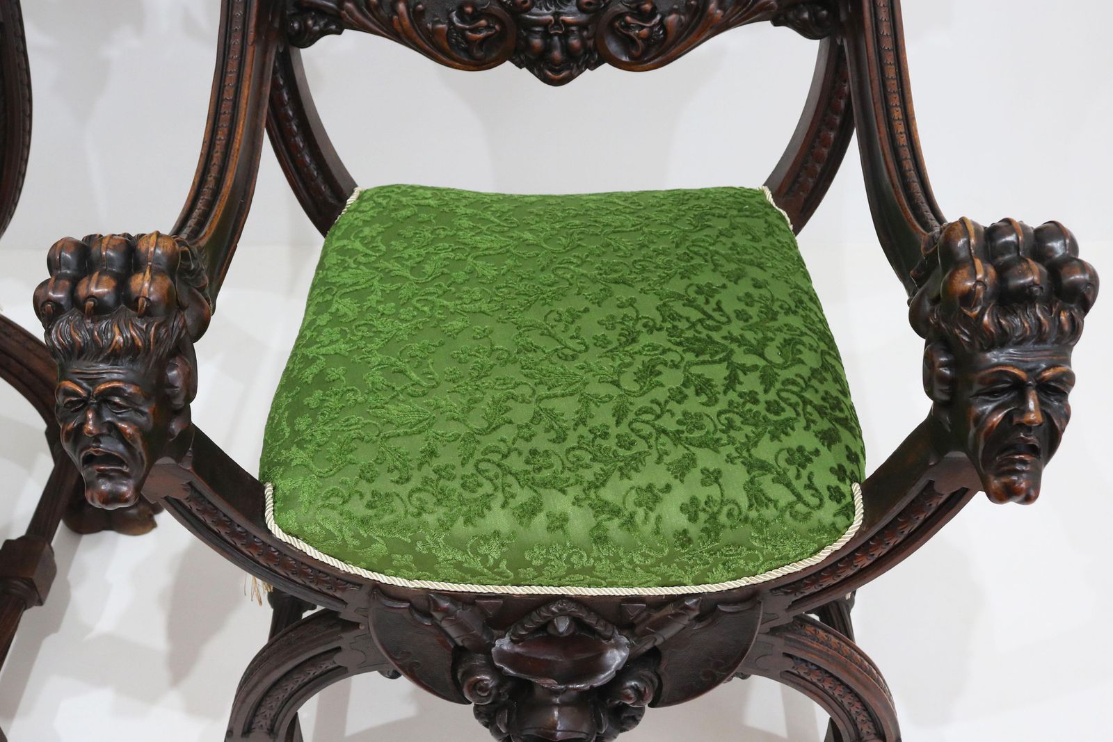 11201.0 Zeldzaam Paar Gothic Revival Fauteuils Door Victor Aimone, 19e Eeuw – Monniken En Leeuwen photo