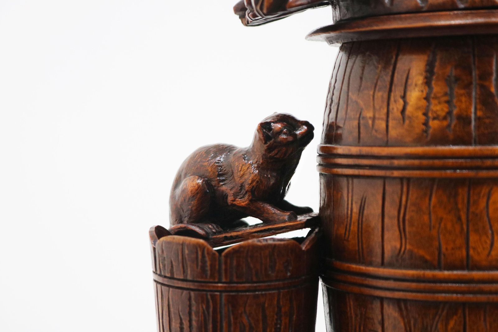 Zeldzame Grote Zwitserse Black Forest Tabaksdoos Met Kippen – 19e Eeuw – Humidor photo for sale
