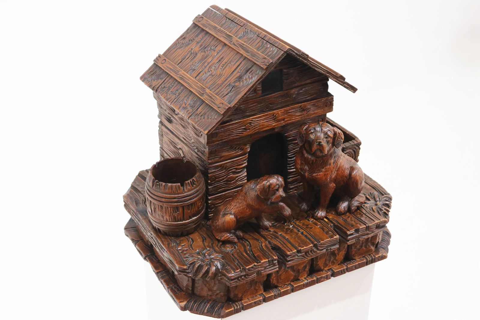 photo furniture Rare Swiss Black Forest 19th Century Humidor / Tobacco Box Saint Bernard Dogs