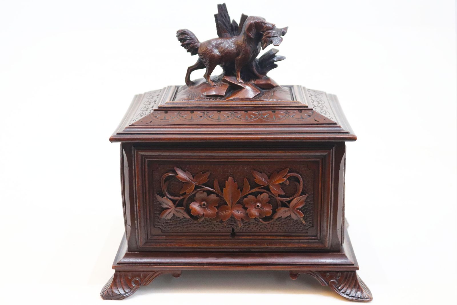 Rare Swiss Black Forest 19th Century Cigar Box / Humidor With Dog Hand Carved photo 1110.0