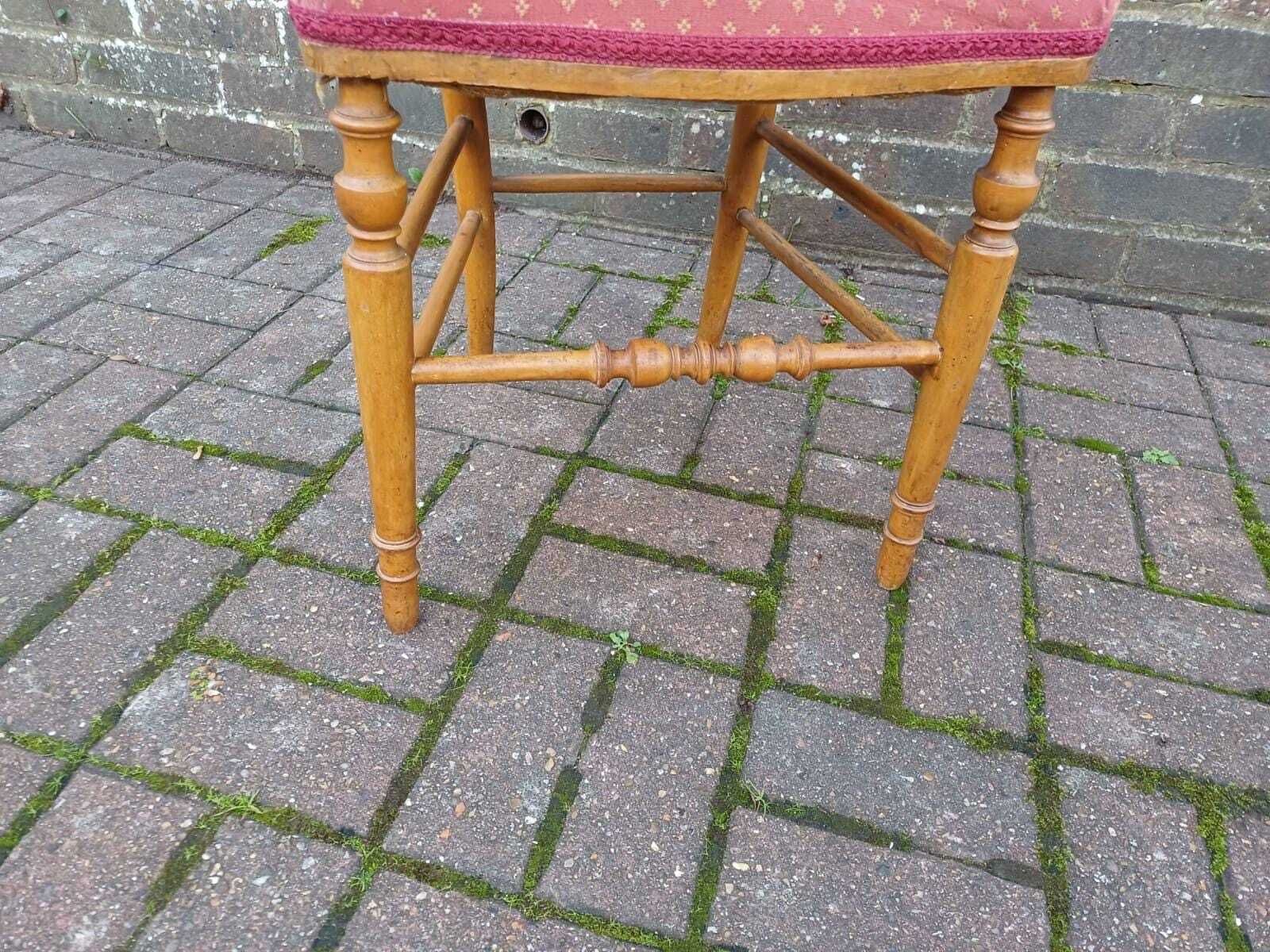 photo vinterior Vintage Victorian Country House Spindle Back Side Chair With Upholstered Seat