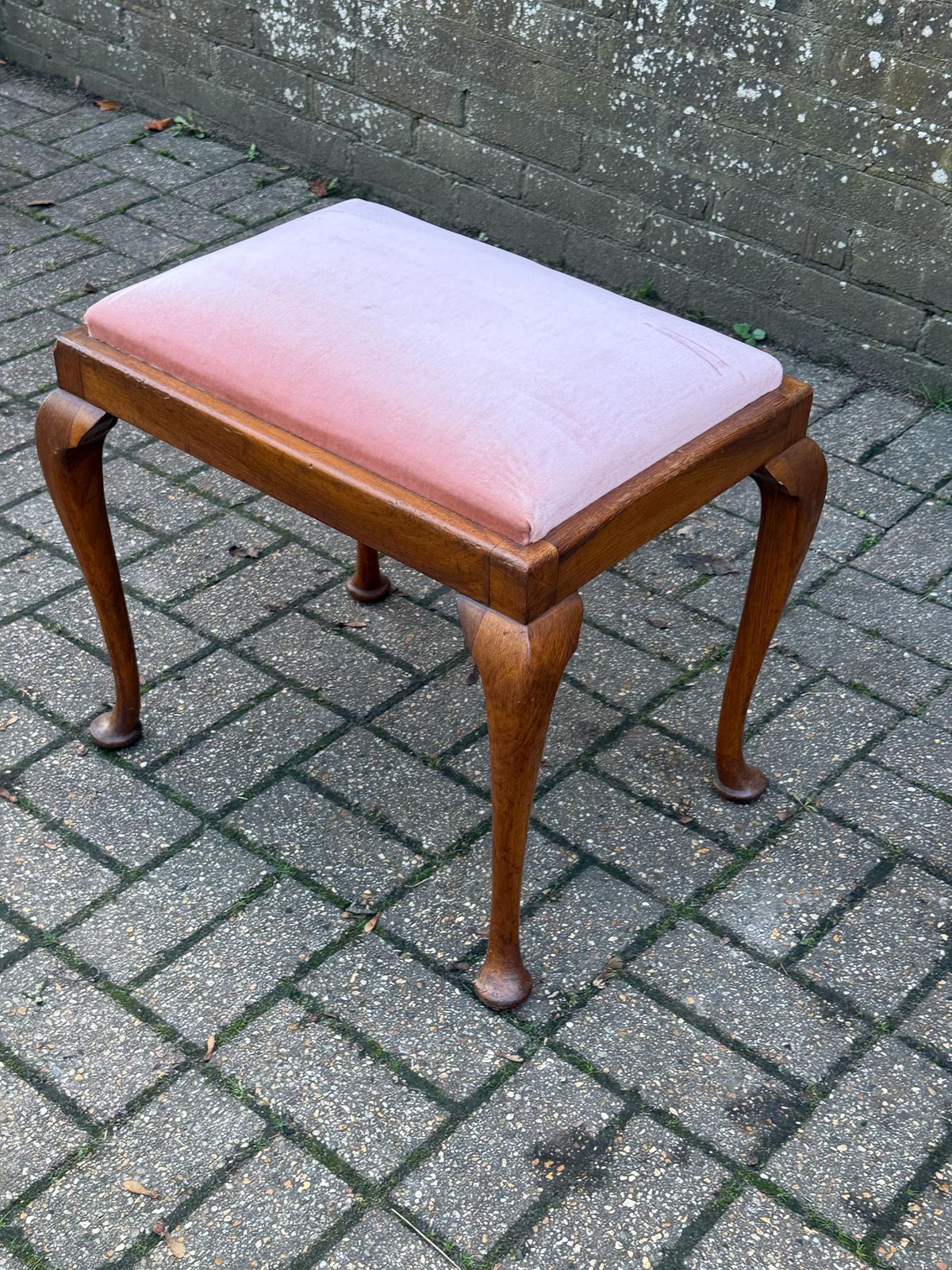 Antique 1920s Queen Anne Revival Stool With Cabriole Legs, Reupholstered Pink Velveteen Vintage Seating photo vinterior