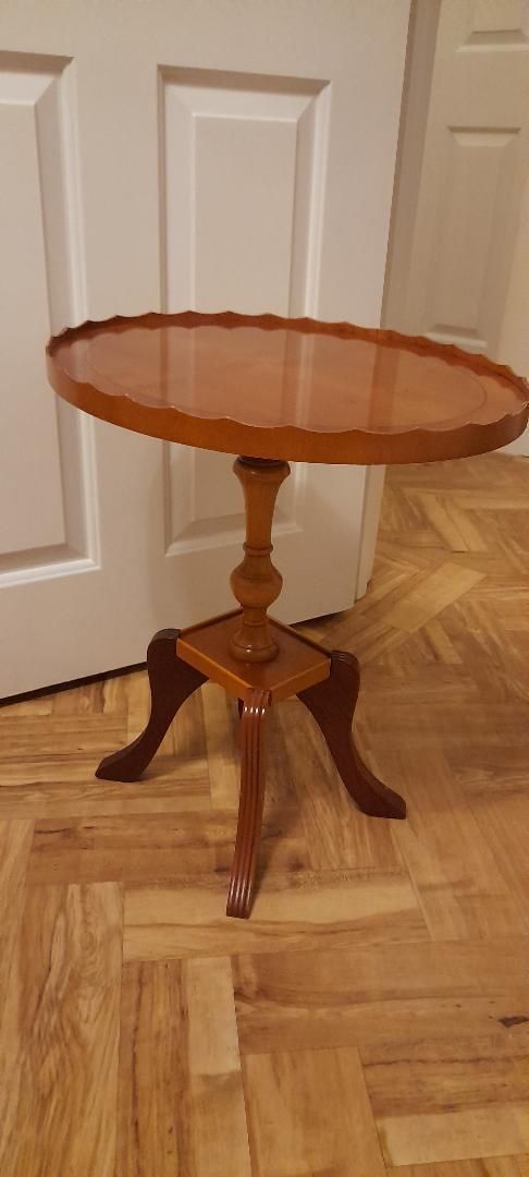 Vintage Reproduction Yew Oval Side End Lamp Pedestal Wine Table Pie Crust photo 145.0