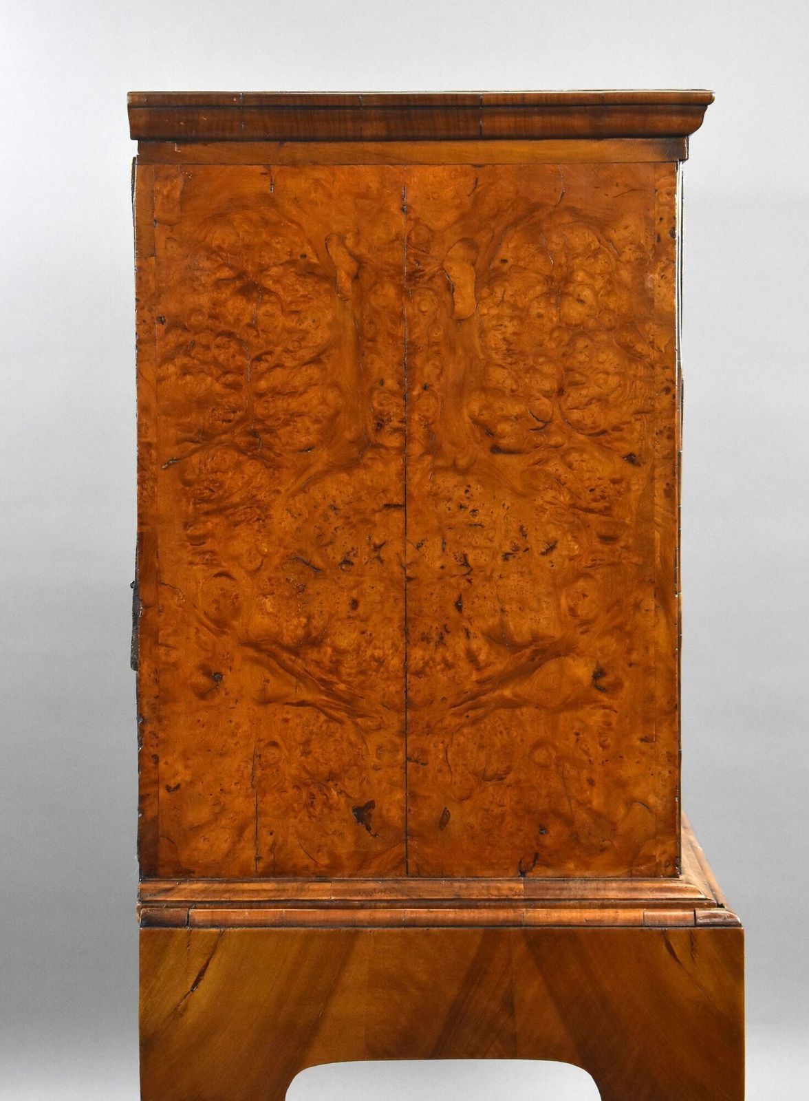photo furniture George III Burr Walnut Chest On Stand