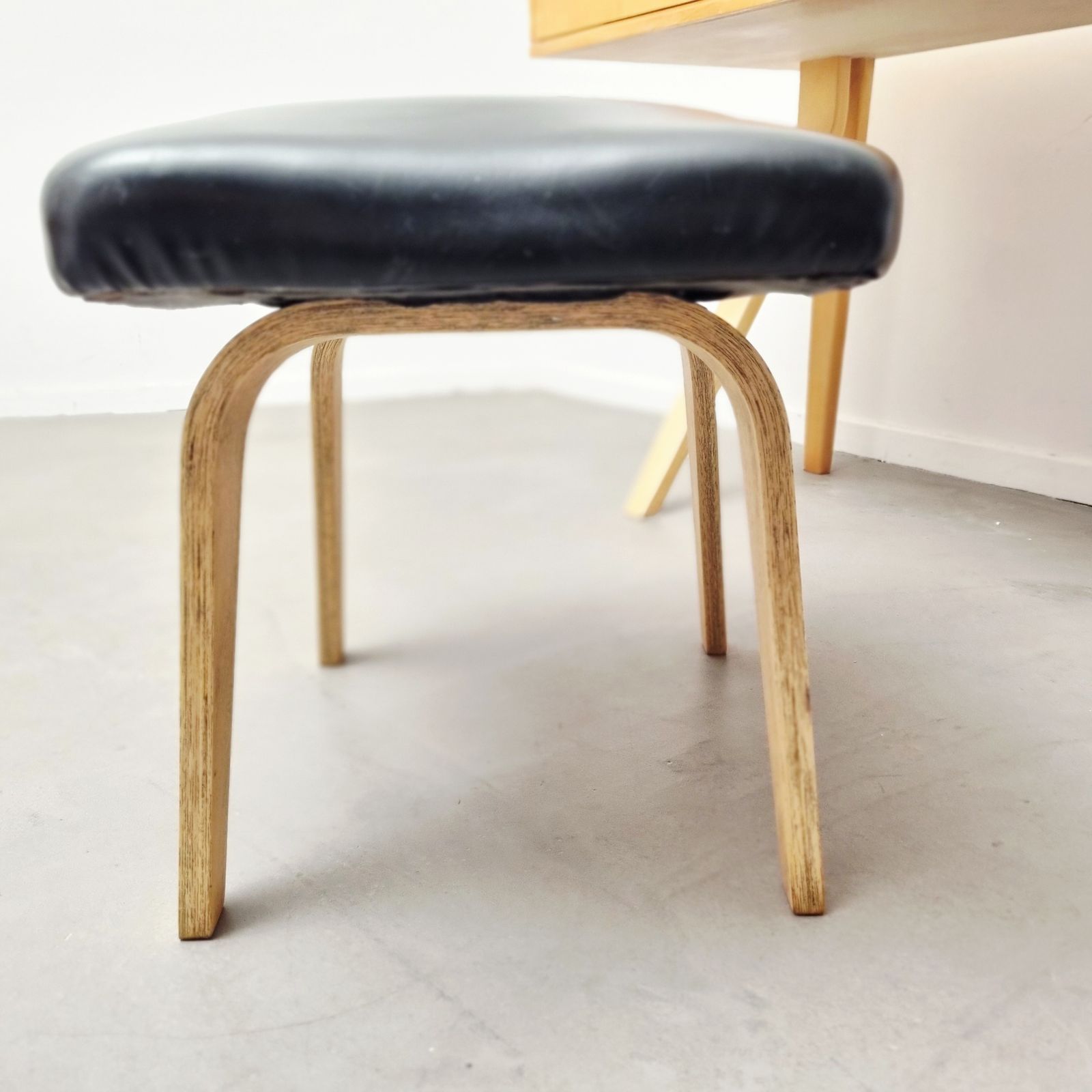 Furniture Set Of Dutch Modern Dressing Table And Stool In Birch Plywood By Cees Braakman For Pastoe, 1951 photo