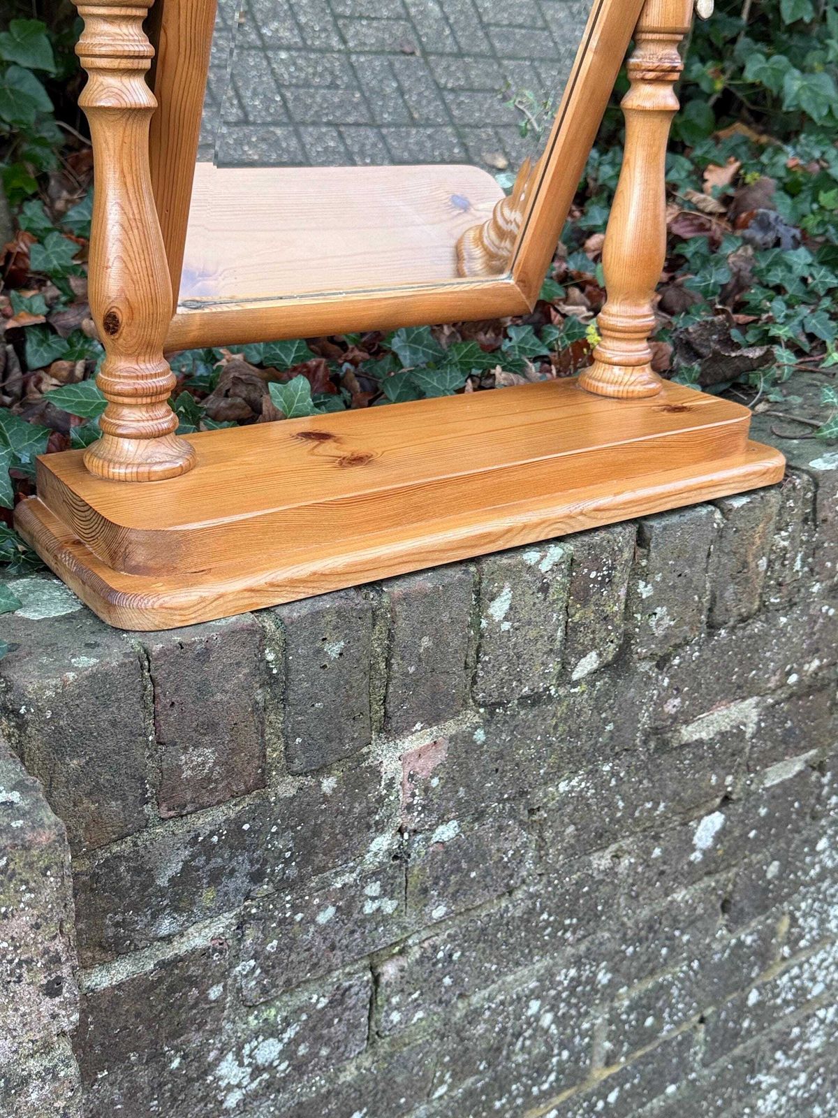 photo vinterior Vintage 1980s Wooden Swivel Dressing Table Mirror – Rustic Pine Country Farmhouse Vanity Décor