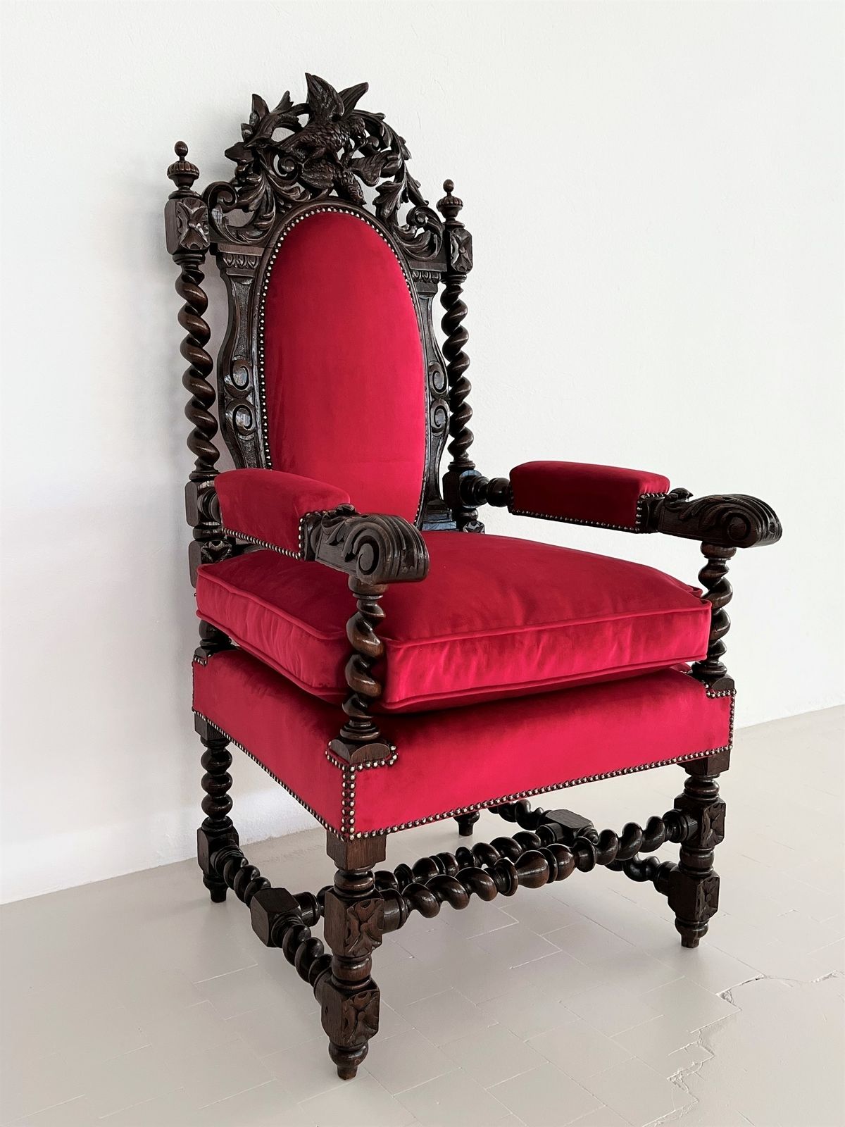 photo vintage Italian Baroque Throne Armchair In Nutwood Reupholstered In Velvet