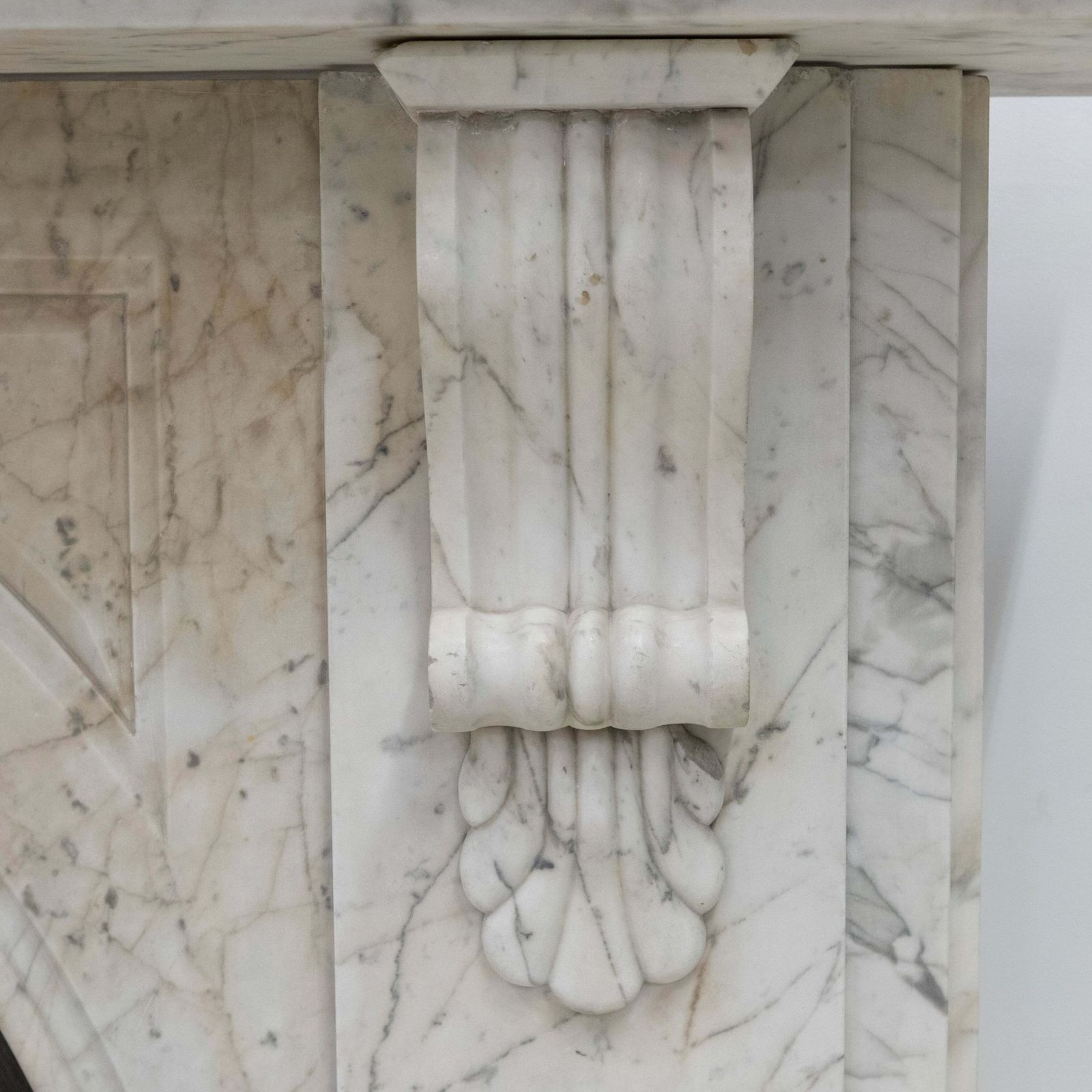 Large Antique Victorian Carrara Marble Arched Chimneypiece photo vinterior