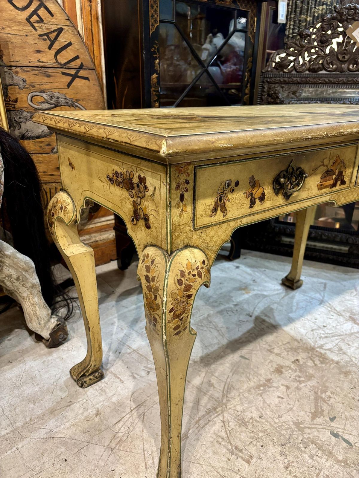 photo furniture Early 20th Century English Lacquered Writing Desk