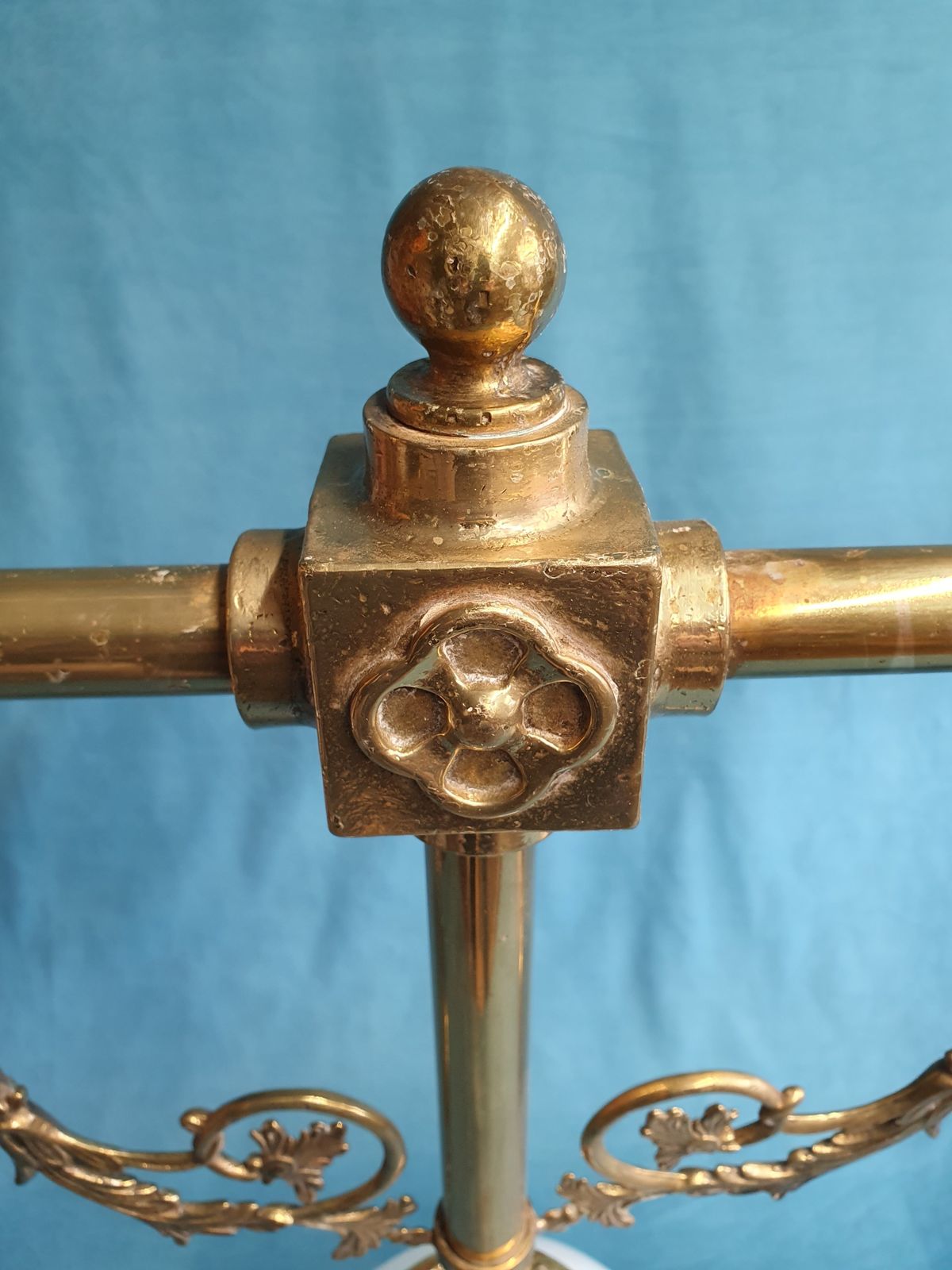 Early 20th Century Gothic Style Chandelier In Brass With Glass Globes photo vintage