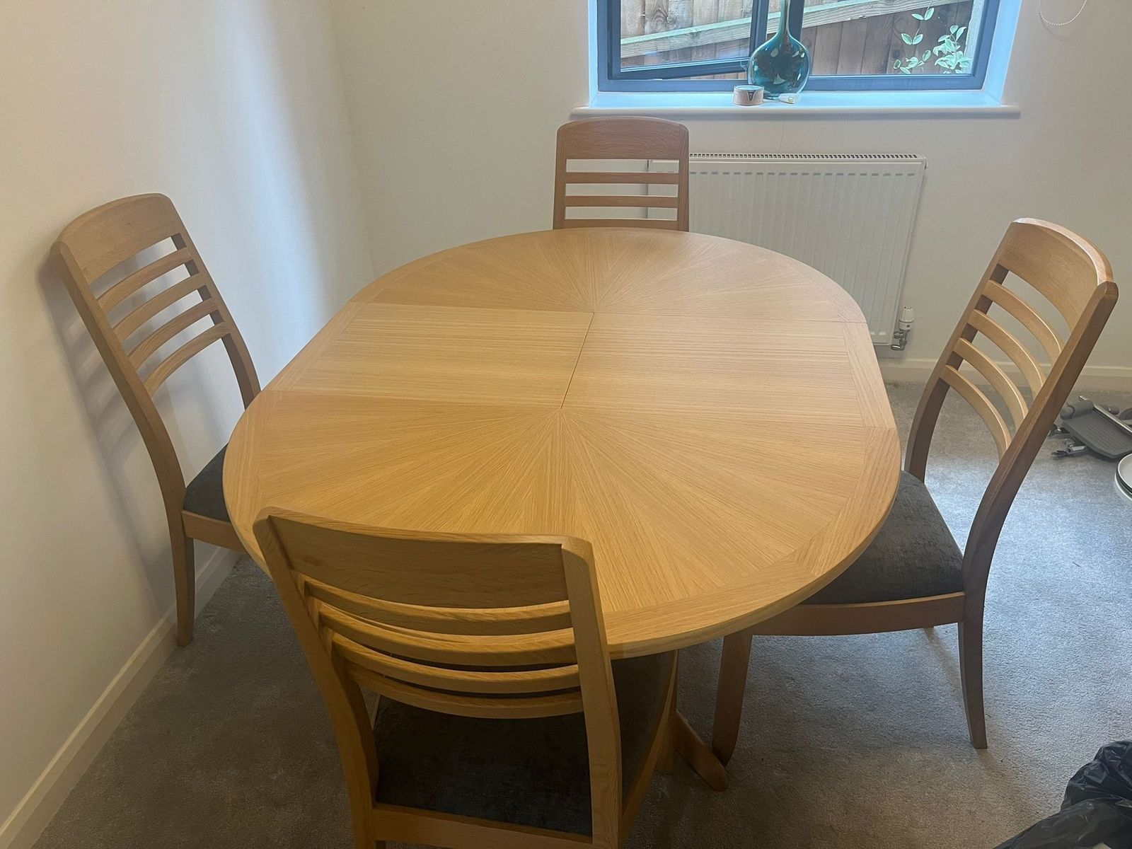 Nathan Extendable Dining Table + 4 Chairs – Sunburst Top – Excellent Condition