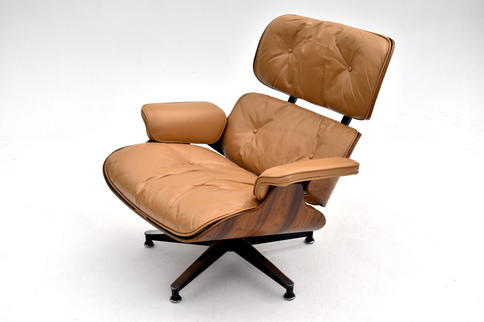 Original 1960s Vintage Eames Lounge Chair For Herman Miller photo vintage
