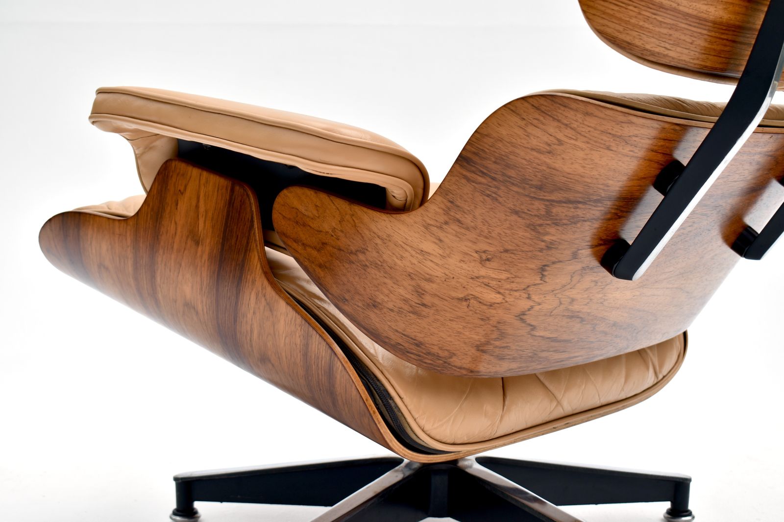 photo vintage Original 1960s Vintage Eames Lounge Chair For Herman Miller