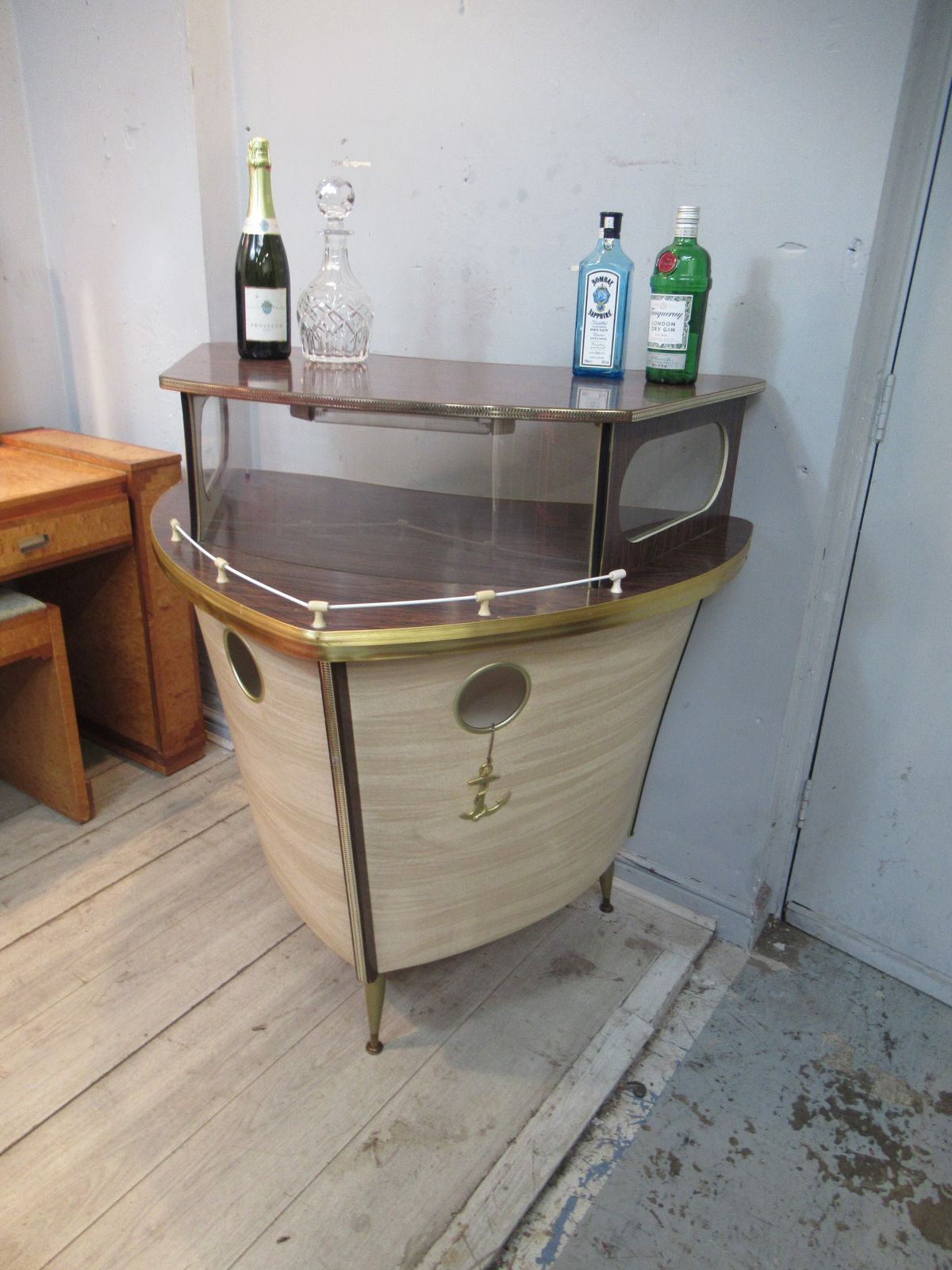 photo vinterior A 1950s Boat Cocktail   Drinks Cabinet