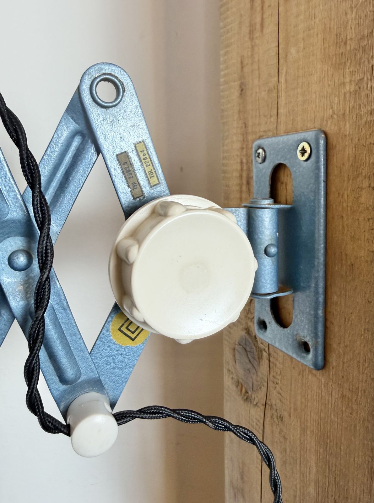 Industrial East German Scissor Lamp From Reif Dresden, 1950s, 2x photo vinterior