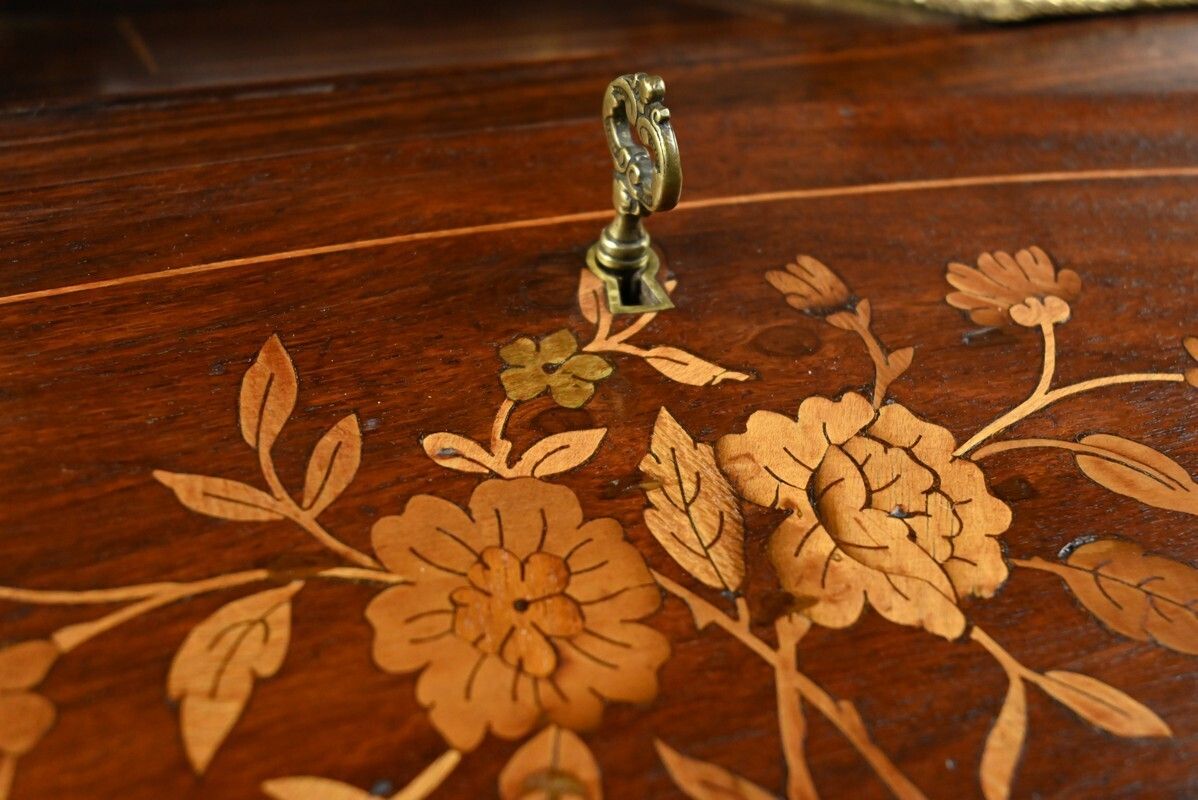 photo furniture Lady's Desk – Part 2, 19th Century