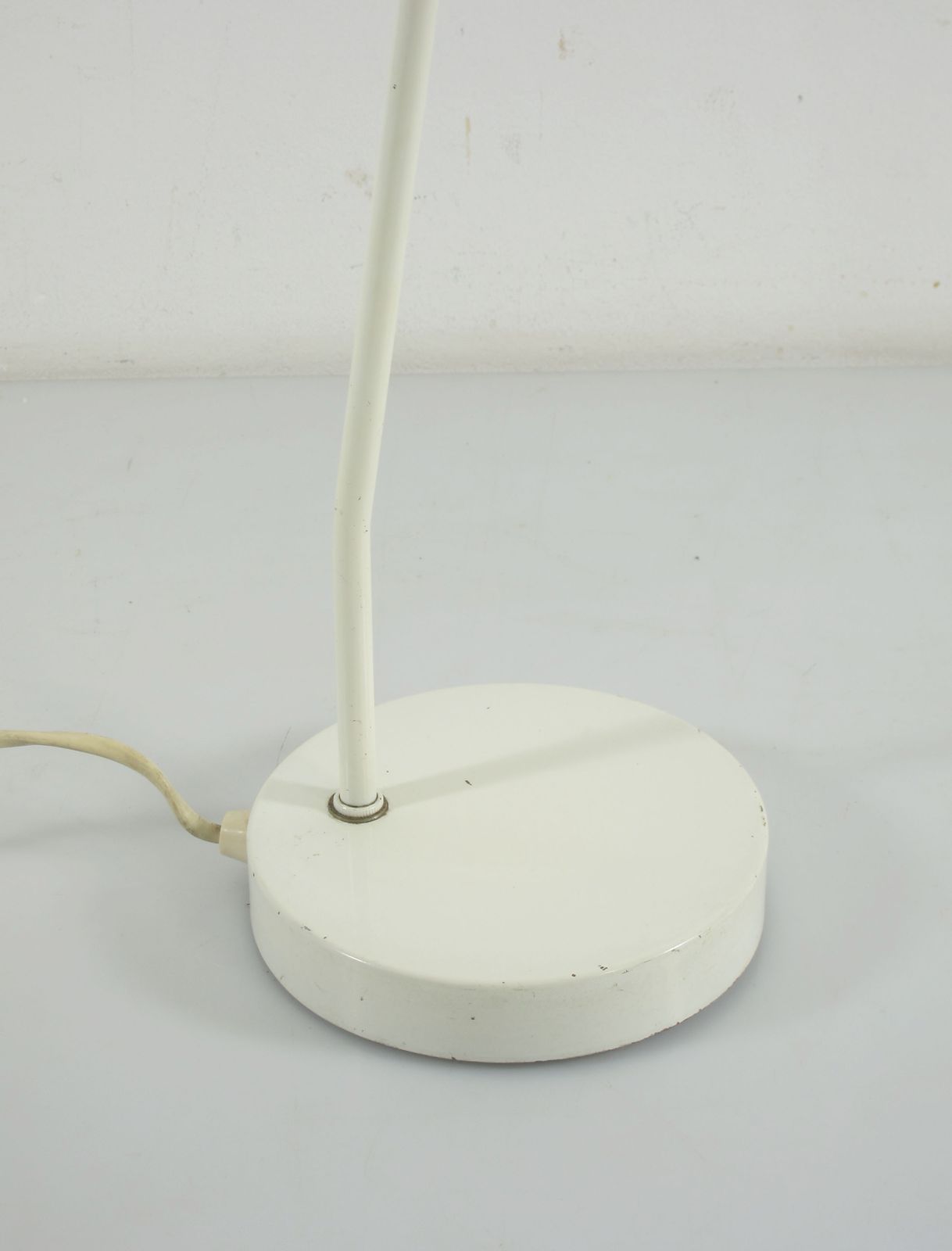 Vintage White Hala Floor Lamp – 1960s Minimal Dutch Design – Rotating & Tilting Hood photo vintage