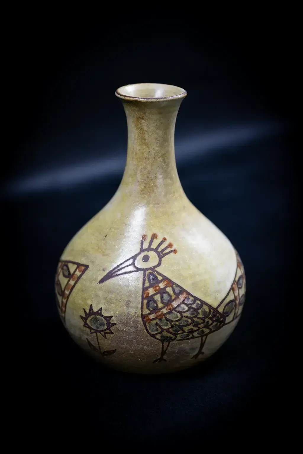 Petit vase décoré d'oiseaux et de fleurs stylisés, par Olivier Pettit photo for sale