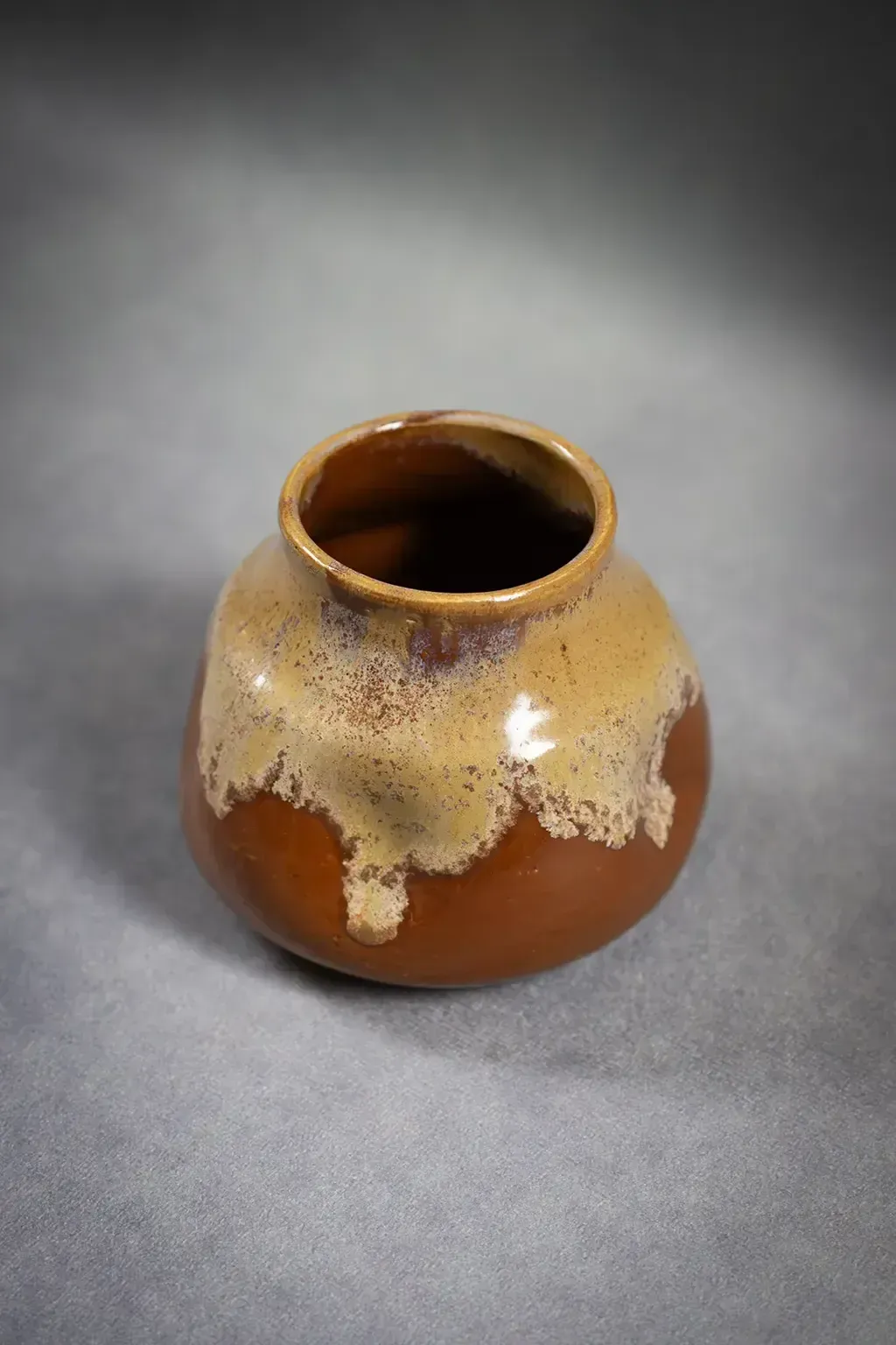 Petit vase en grès à coulures beige émaillées de Léon Pointu, Art Nouveau français photo 120.0