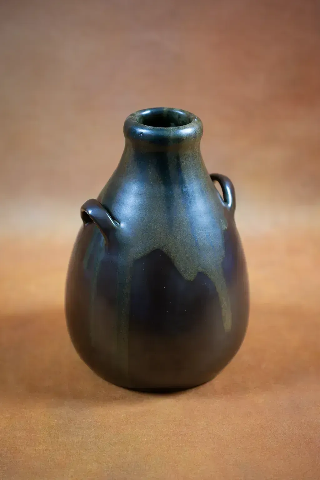 Vase en forme de poire à deux petites anses par Pointu, grès de Puisaye - céramique Art Nouveau française photo furniture