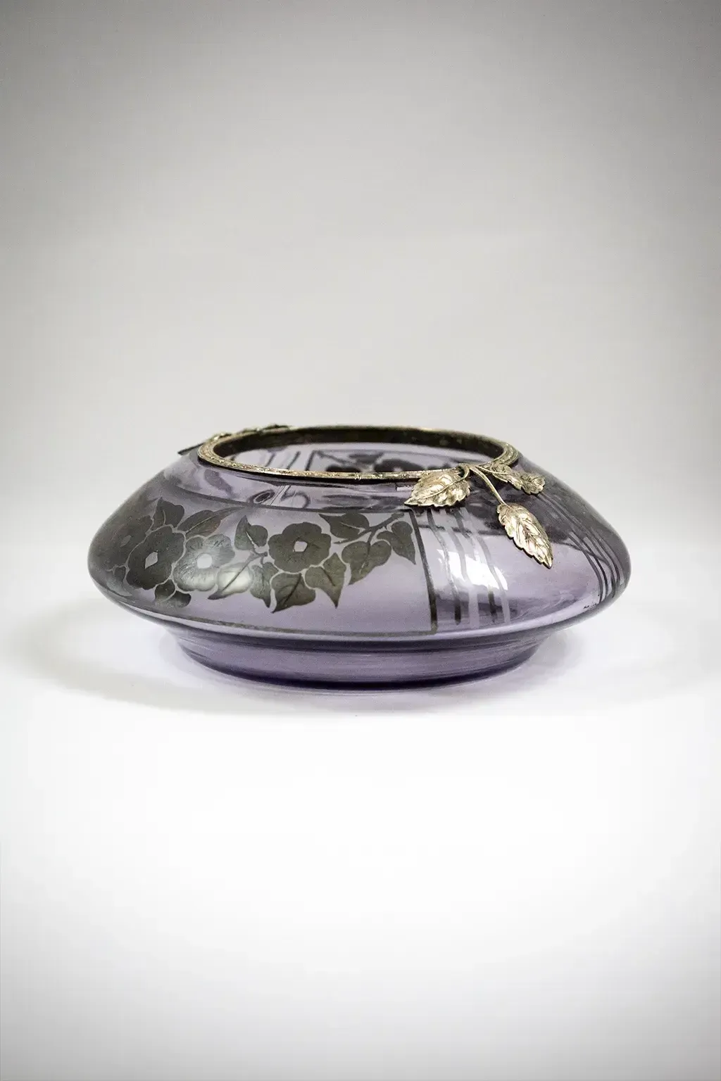 Art Deco vaas in mauve glas door D'Argyl met tinnen montuur photo buy