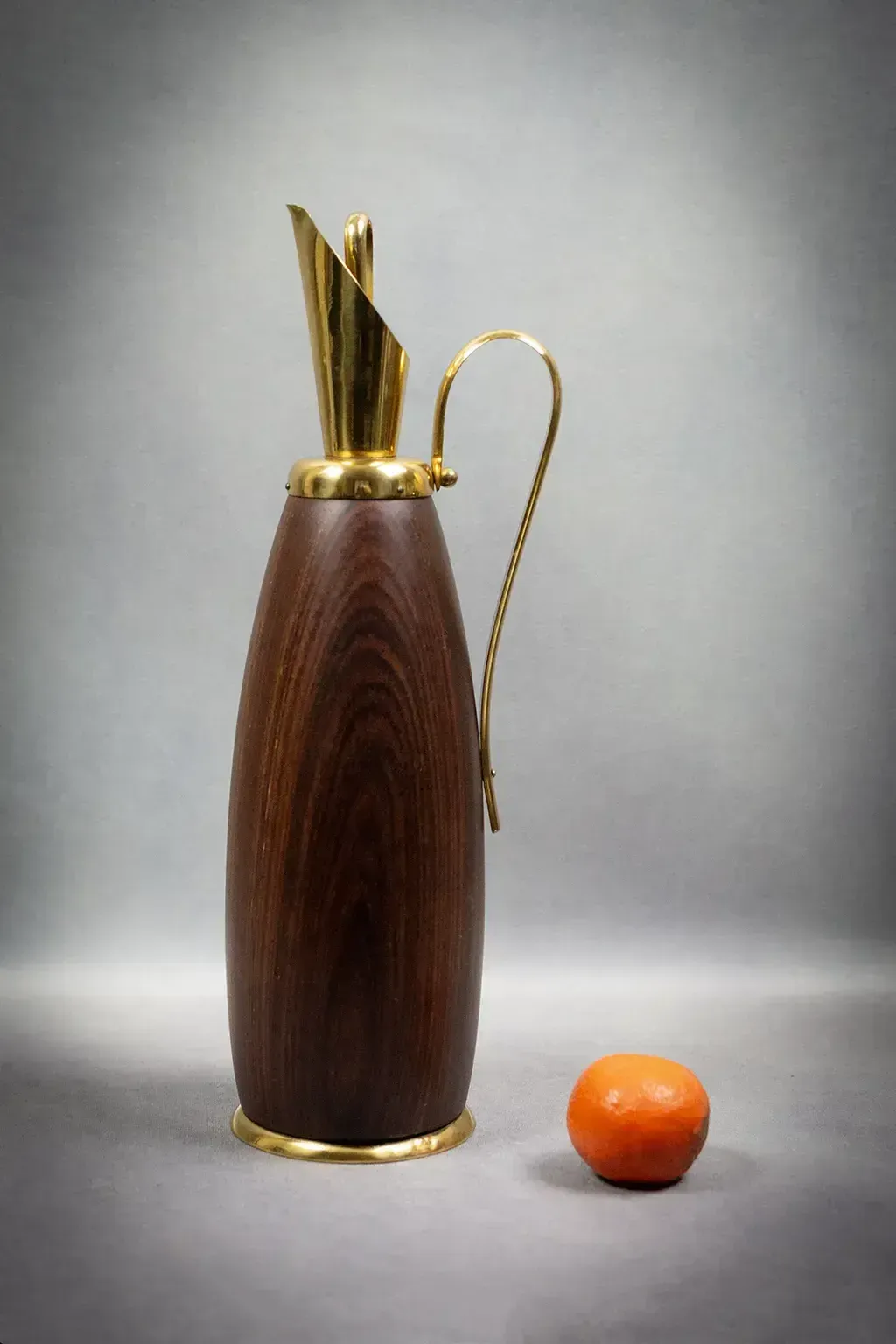 Carafe thermos en bois et laiton, par Aldo Tura - Italie, vers 1950 photo furniture