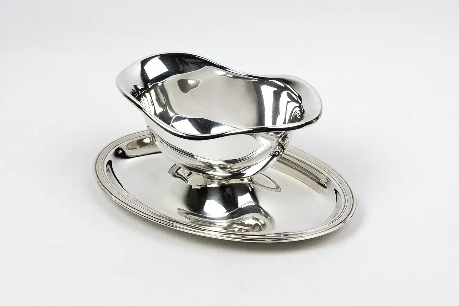 Saucière Christofle en métal argenté - dans le style du modèle Vendôme Filet photo for sale