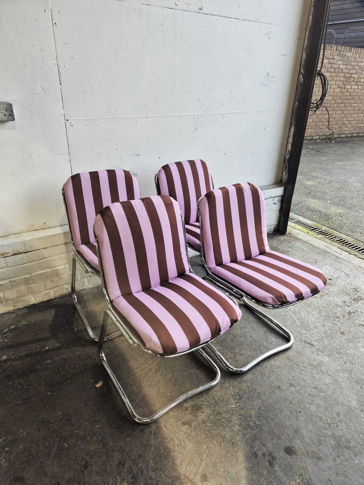 1970's Italian Dining Table & 4 Chairs Upholstered In Colours Of Arley Fabric photo Furniture