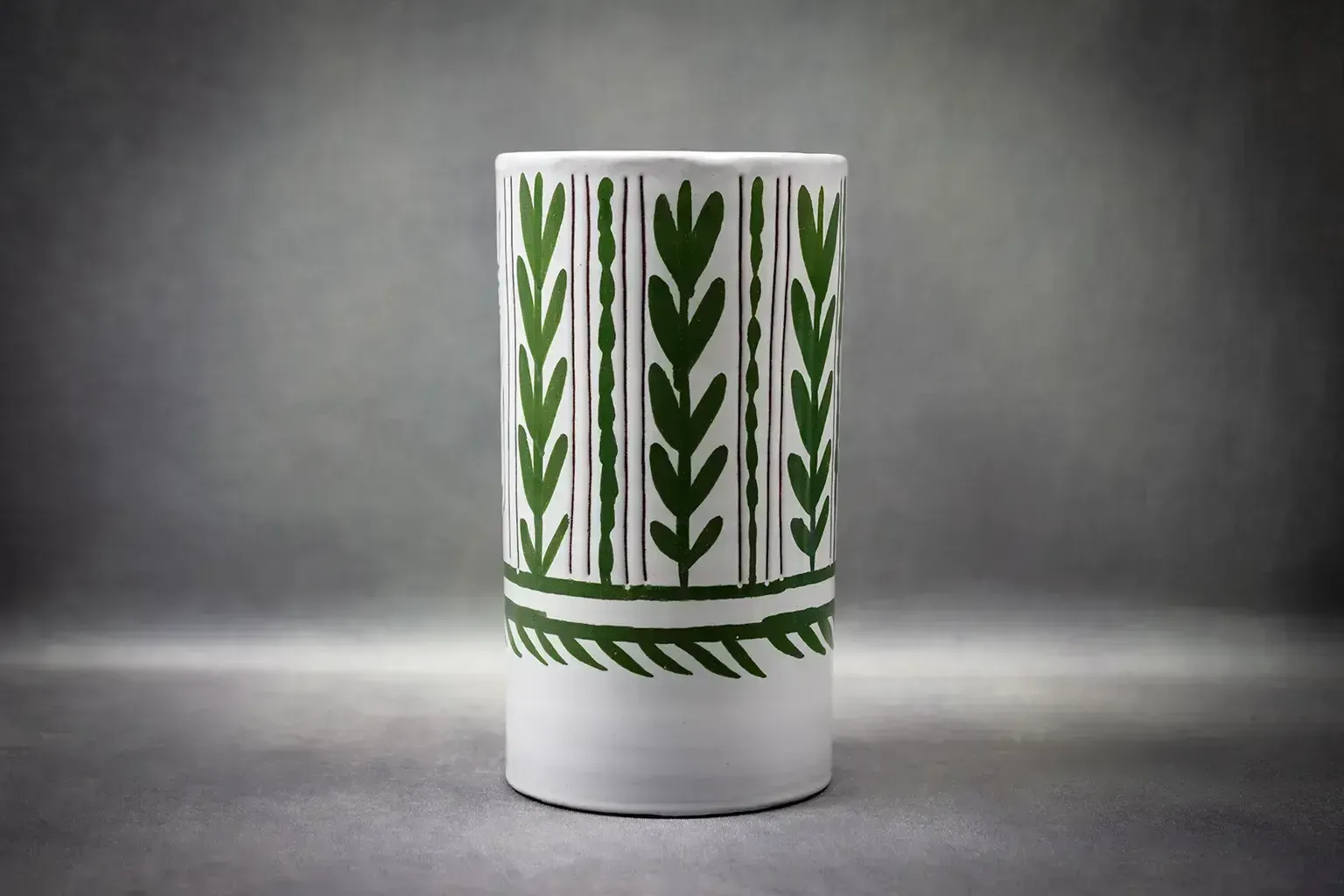 Vase cylindrique en faïence émaillée, par Michel Barbier photo vinterior
