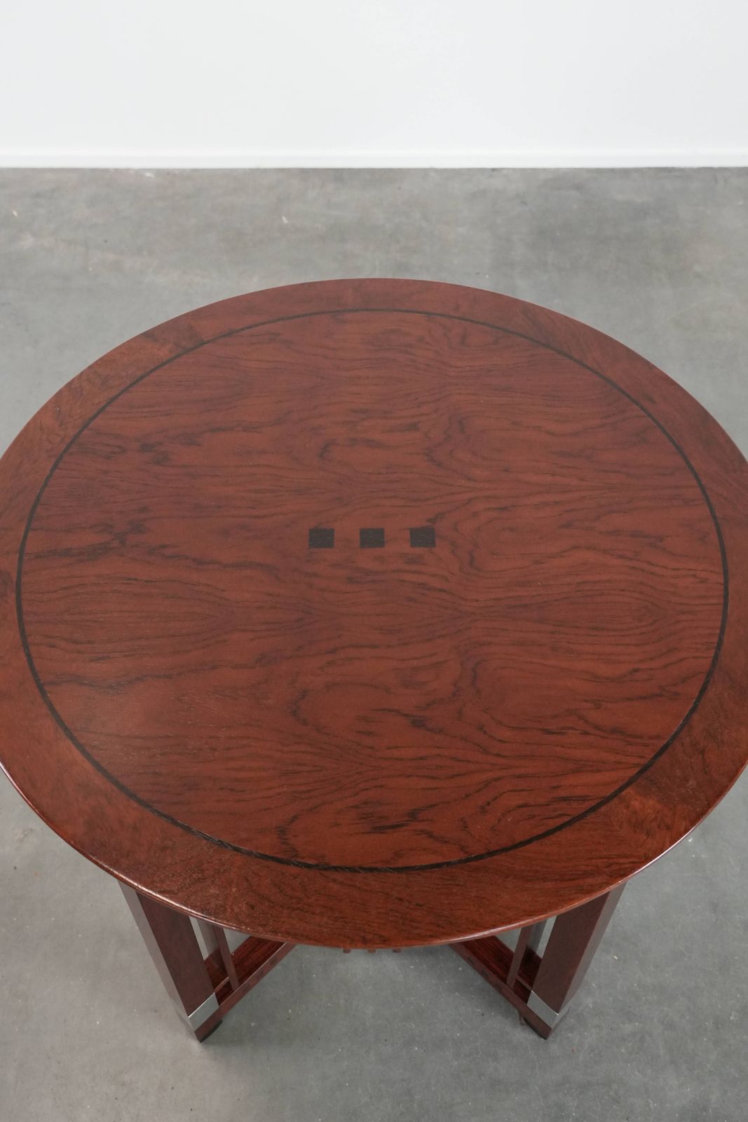 Beautiful Round Art Deco Design Side/Coffee Table photo 961.0