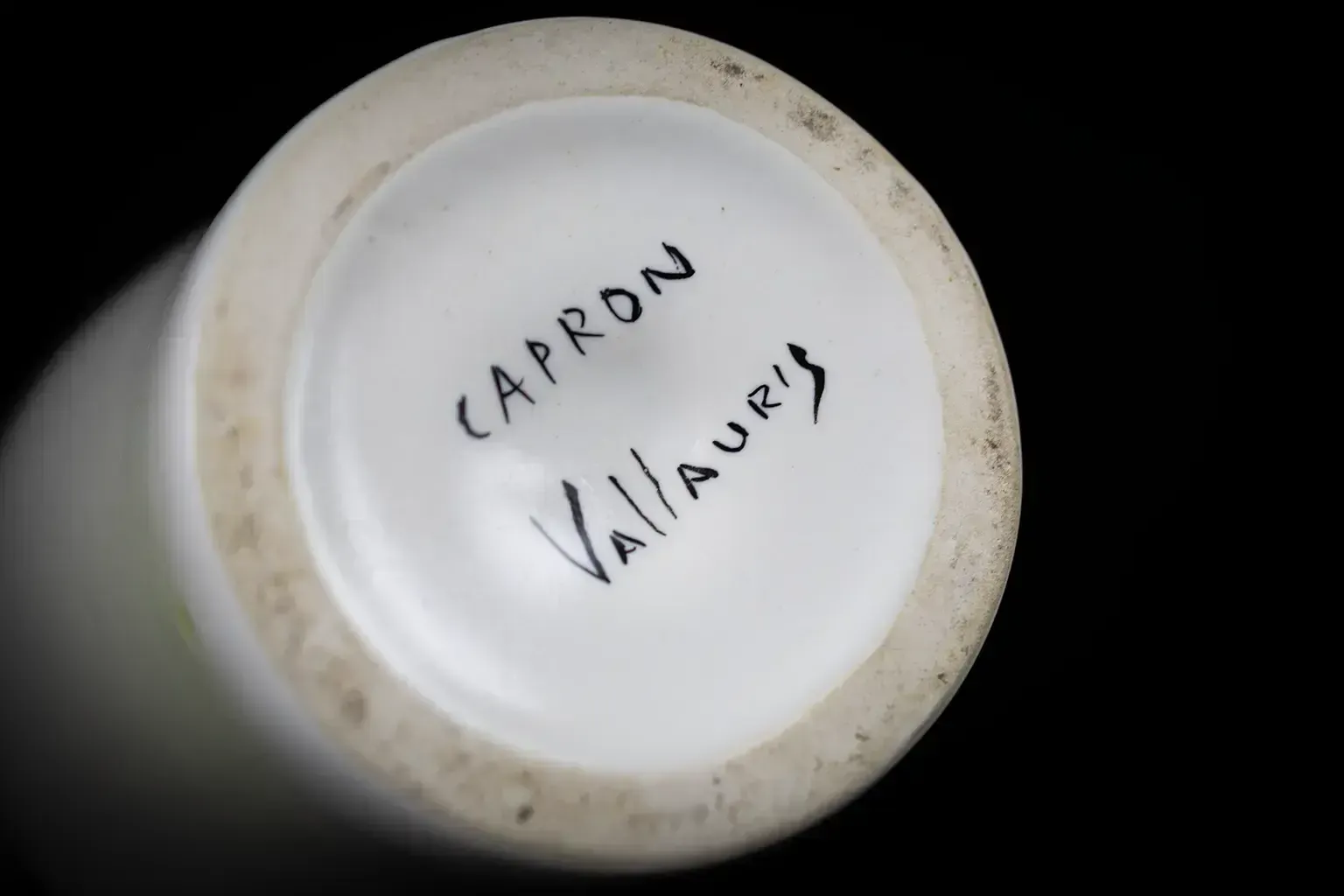 Bouteille à liqueur vintage Capron Vallauris en émail photo vintage