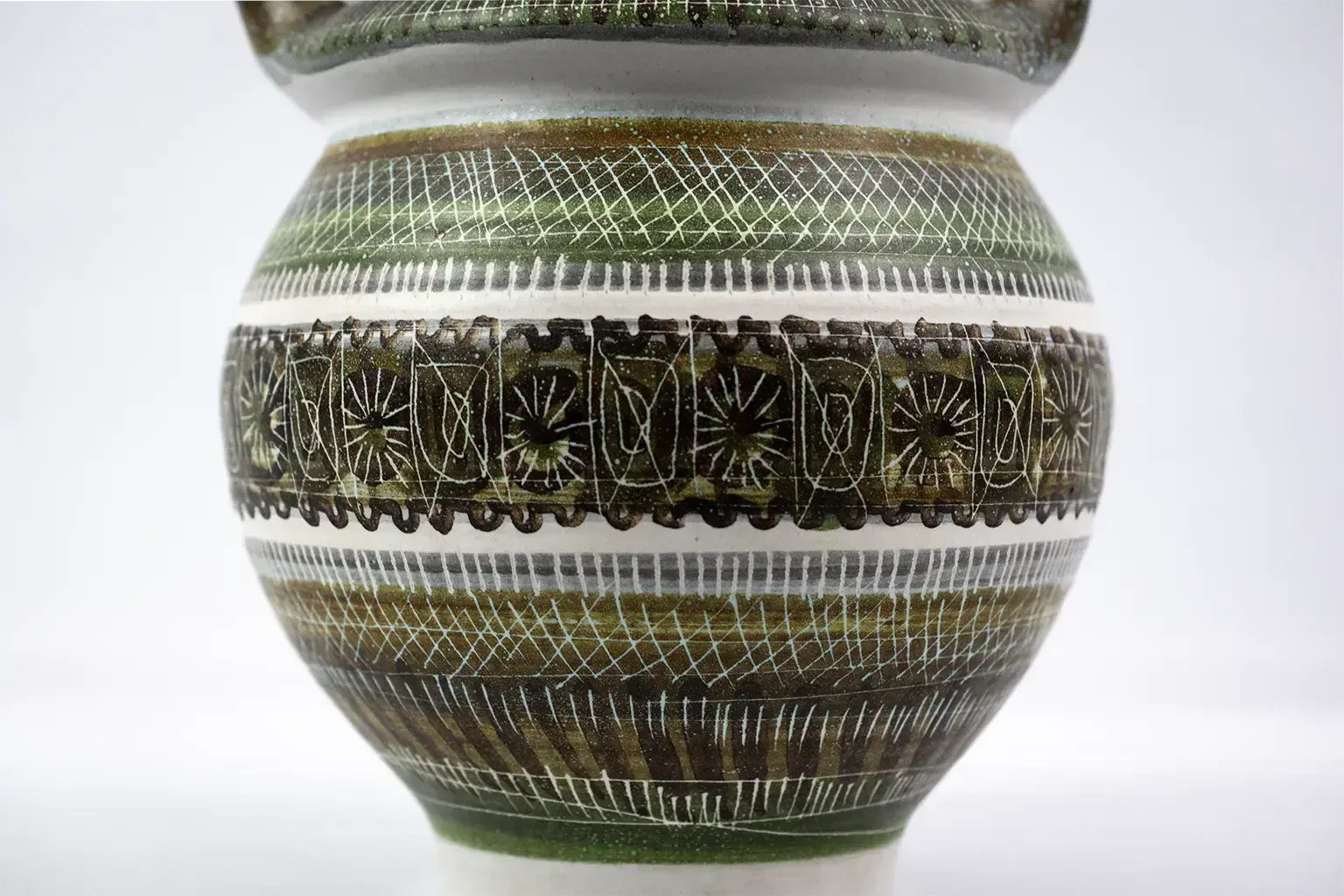 Vase à anse en céramique émaillée par Marcel Guillot - décoration scarifiée, vers 1950 photo for sale