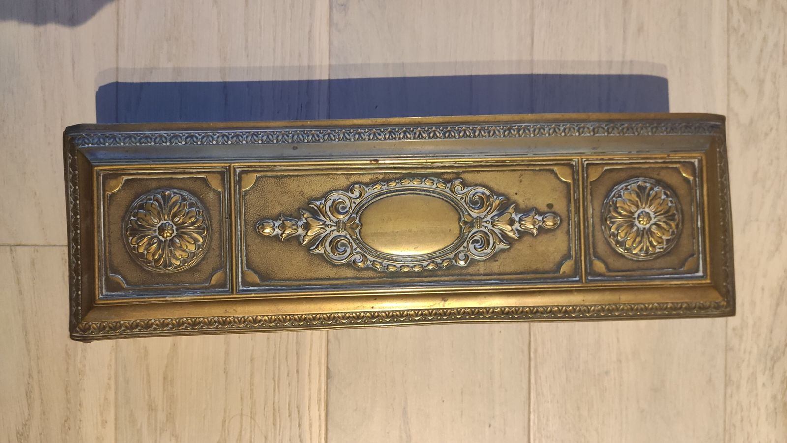 Antique Brass Jewellery / Trinket Box – Ornate Relief Décor – 34cm photo furniture