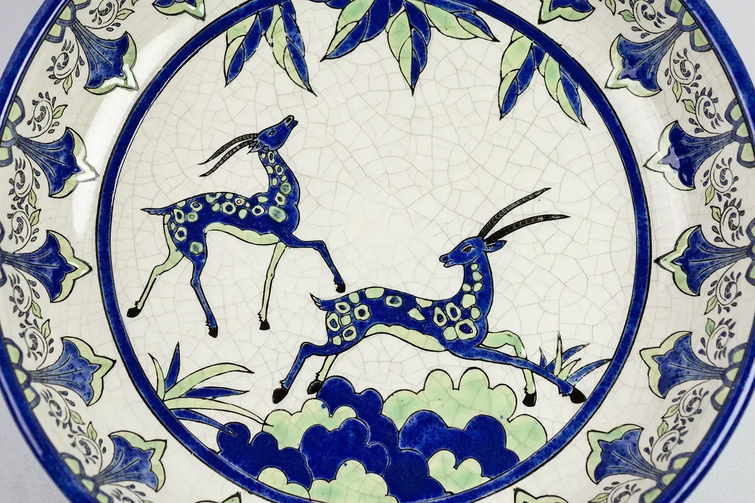 Coupe Art déco Keralouve à décor d'antilopes, La Louvière photo vintage